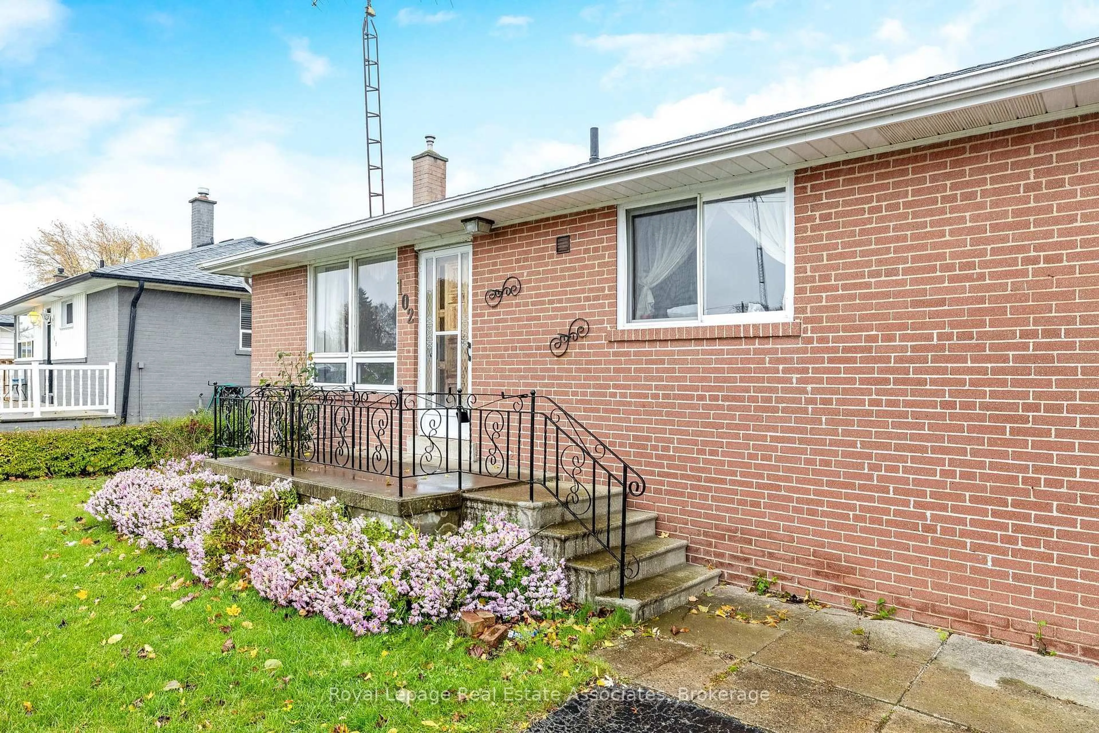 Home with brick exterior material, street for 102 Longfield Rd, Halton Hills Ontario L7G 2K4