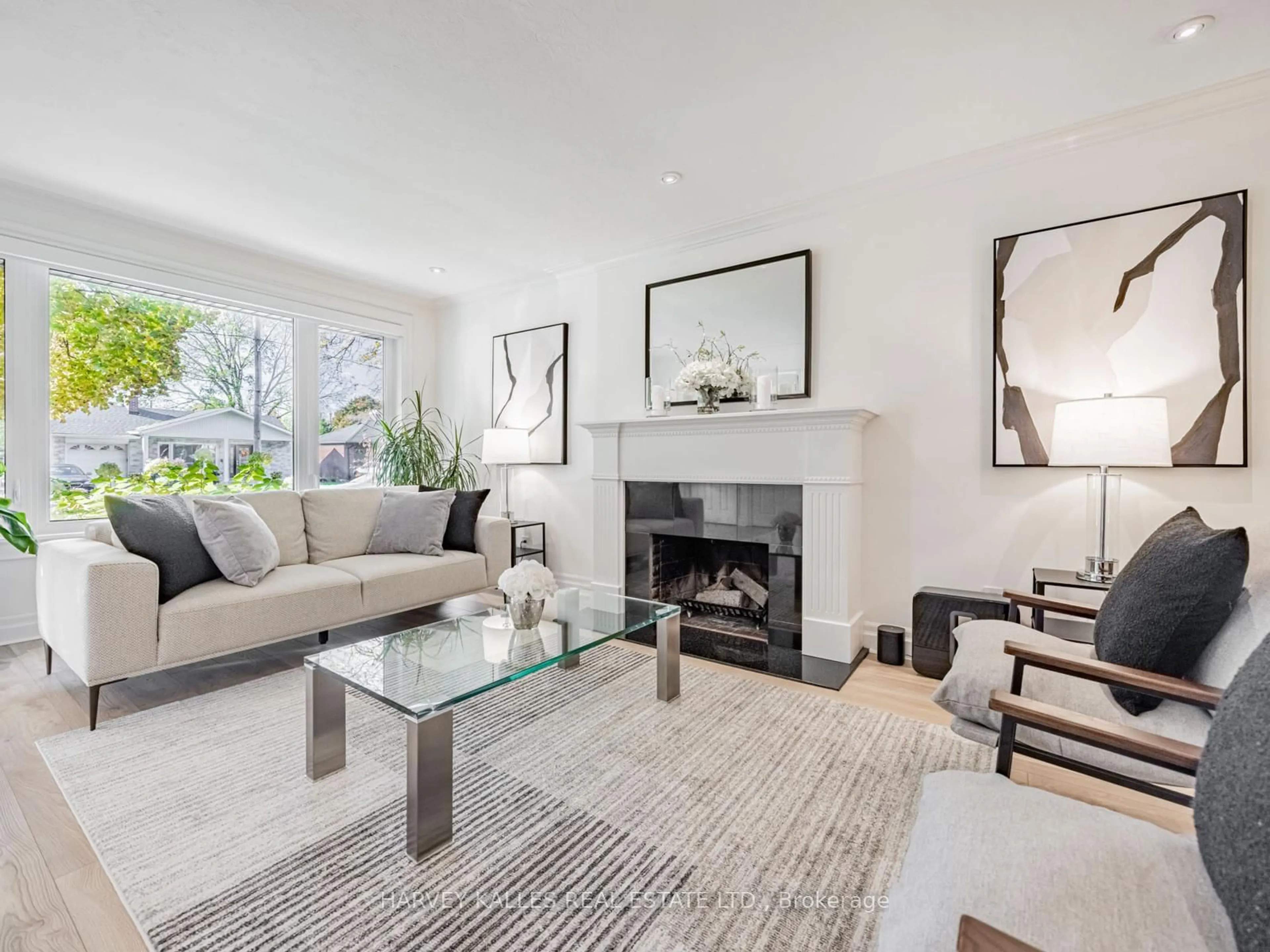 Living room with furniture, unknown for 45 Harjolyn Dr, Toronto Ontario M9B 3V3