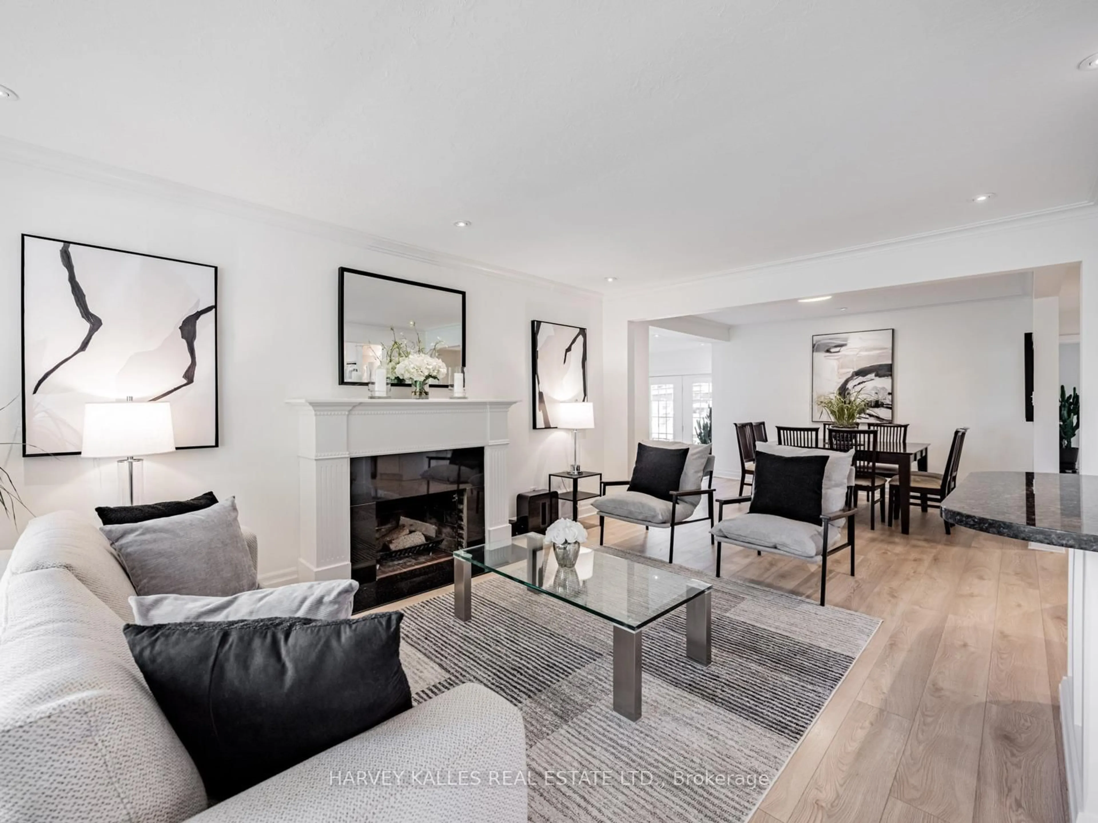 Living room with furniture, unknown for 45 Harjolyn Dr, Toronto Ontario M9B 3V3