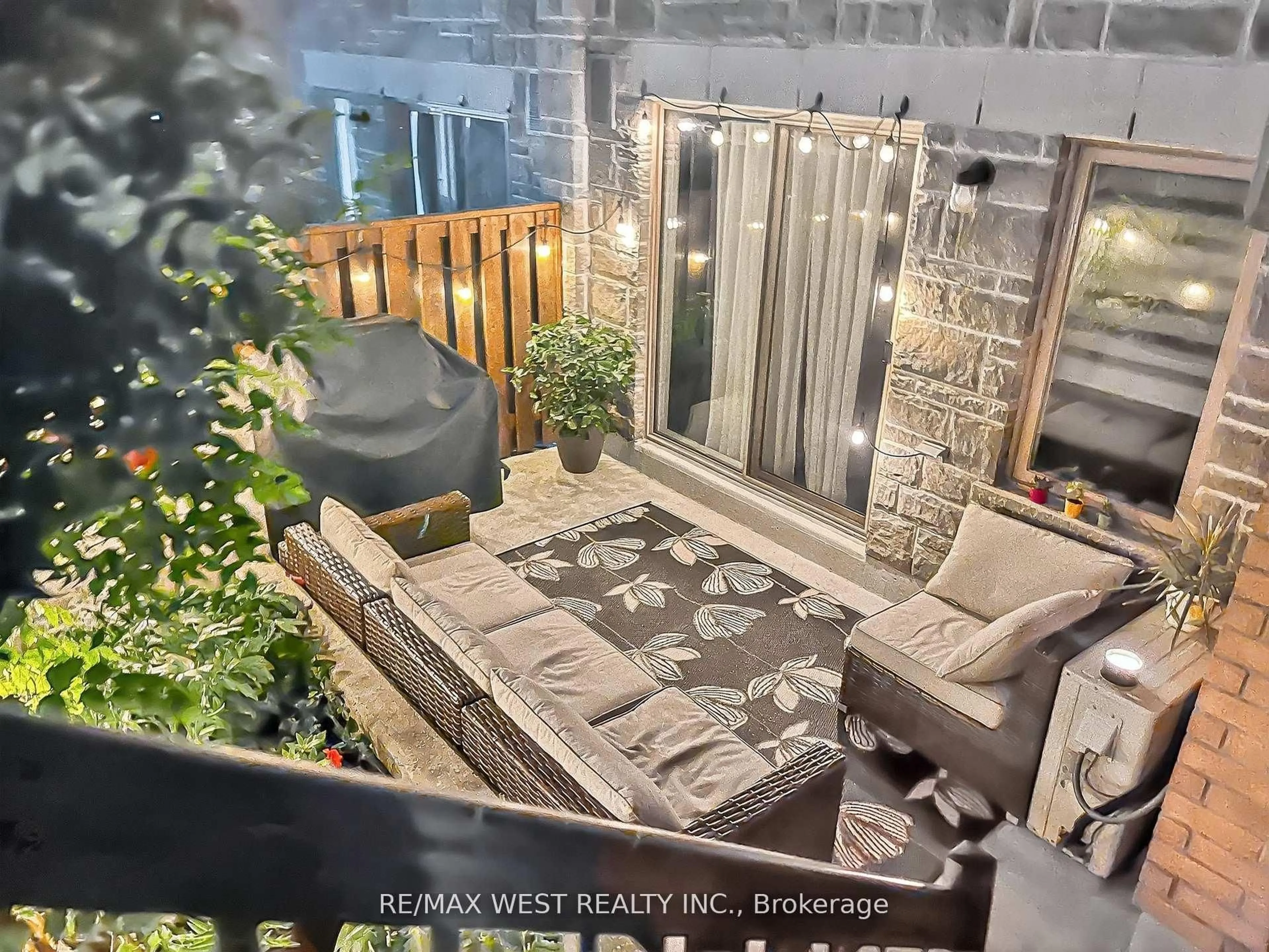 Patio, unknown for 14 Foundry Ave #117, Toronto Ontario M6H 0A8