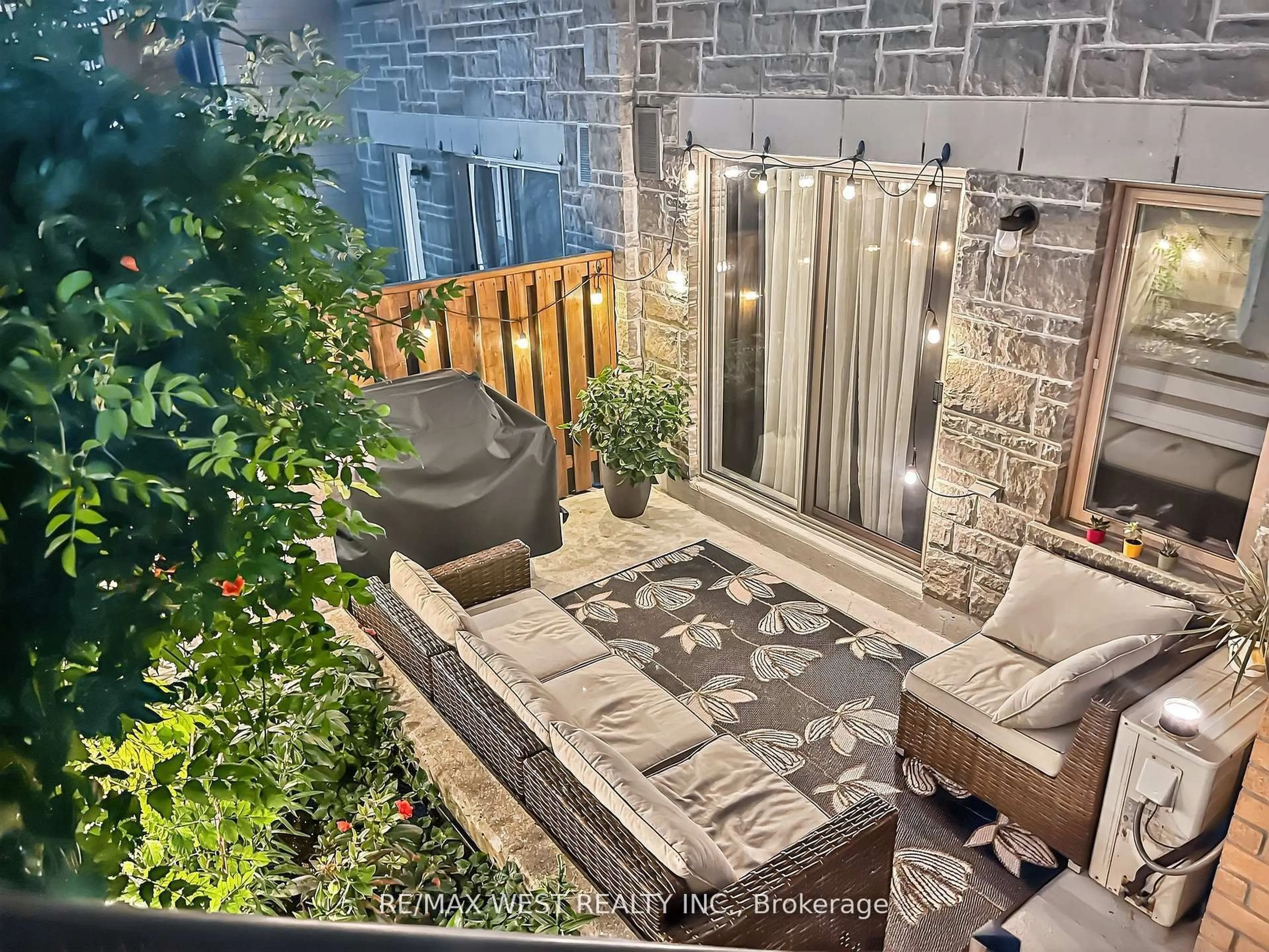 Patio, street for 14 Foundry Ave #117, Toronto Ontario M6H 0A8