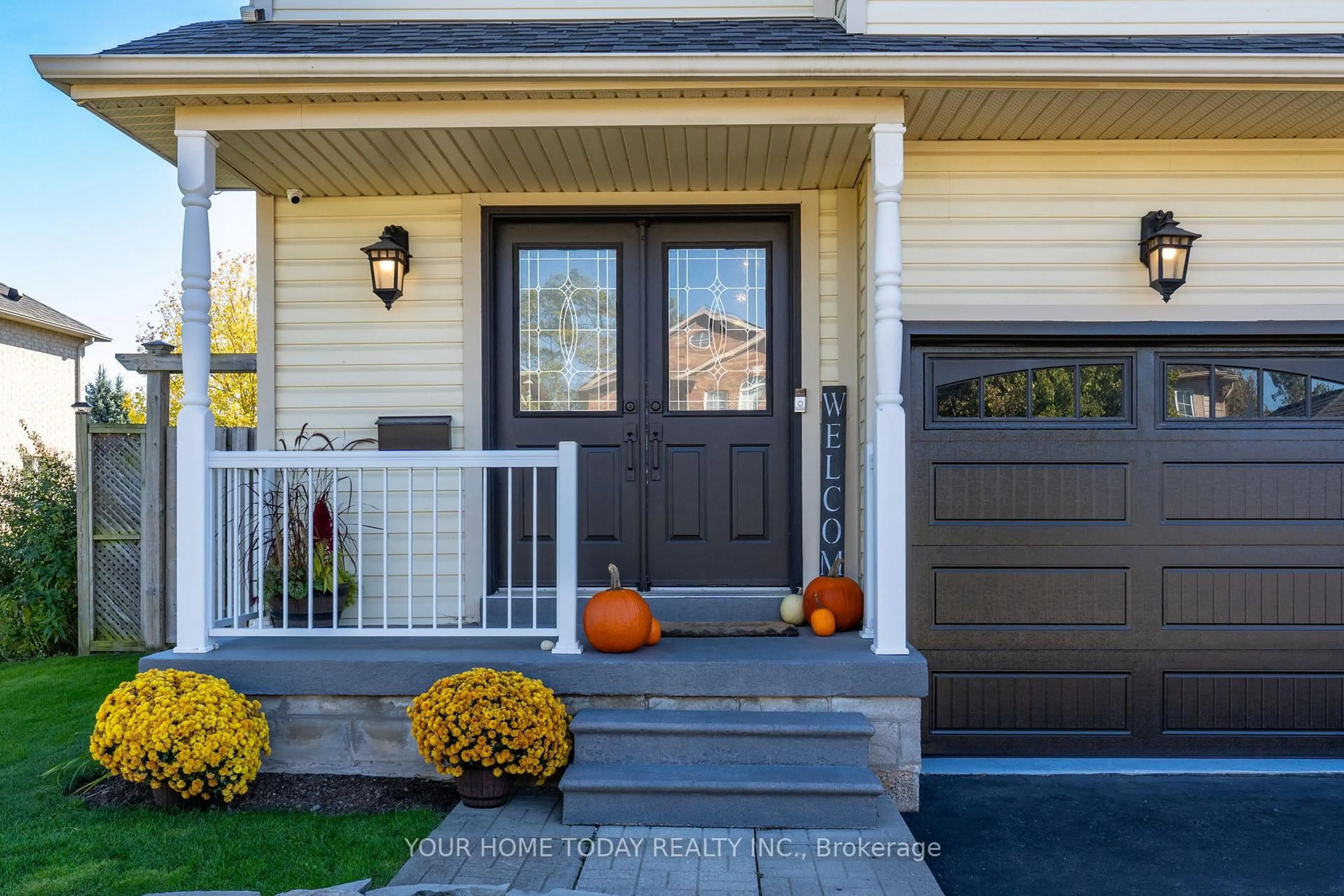 Home with vinyl exterior material, street for 91 Mowat Cres, Halton Hills Ontario L7G 6C8