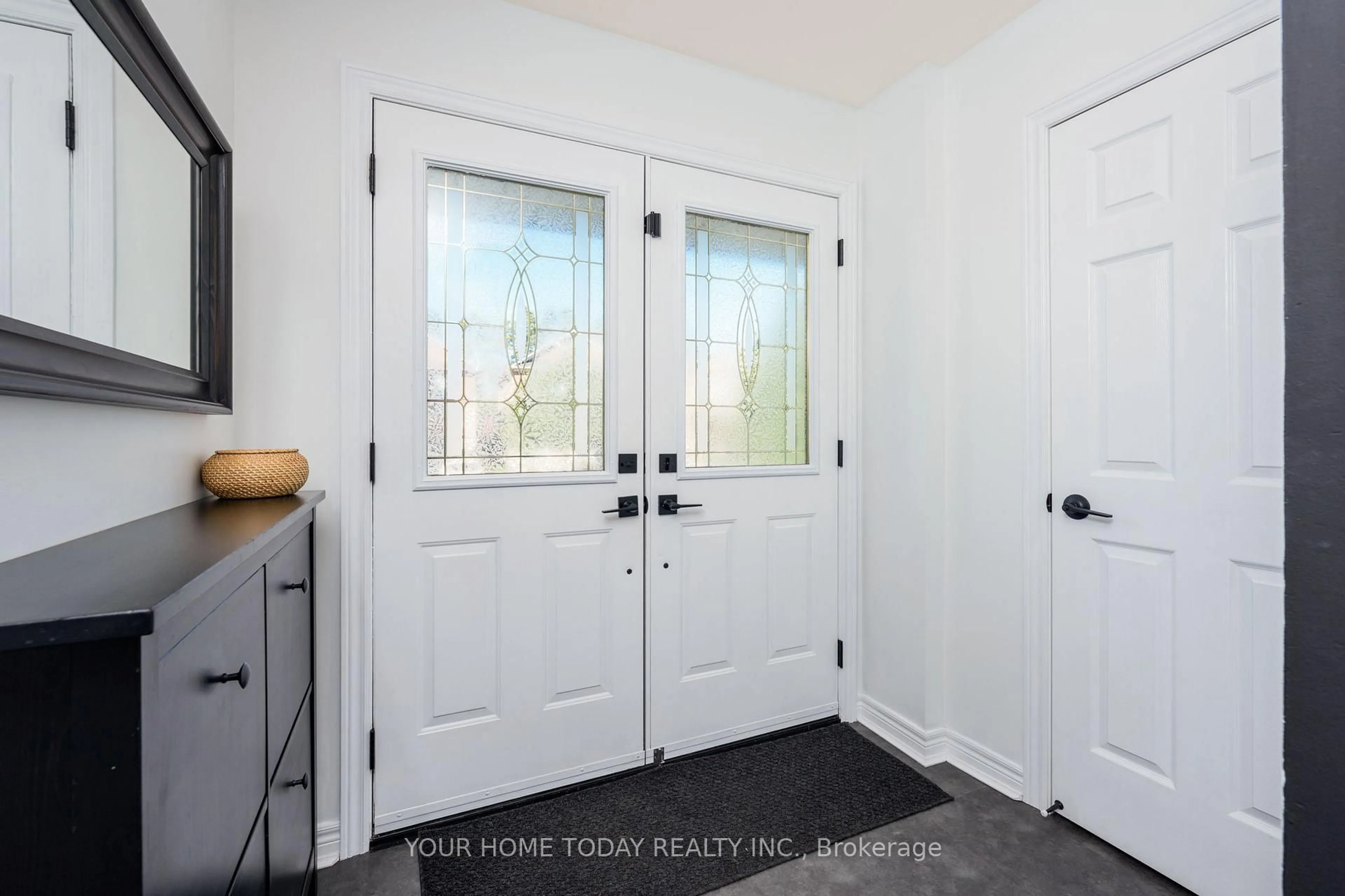 Indoor entryway for 91 Mowat Cres, Halton Hills Ontario L7G 6C8