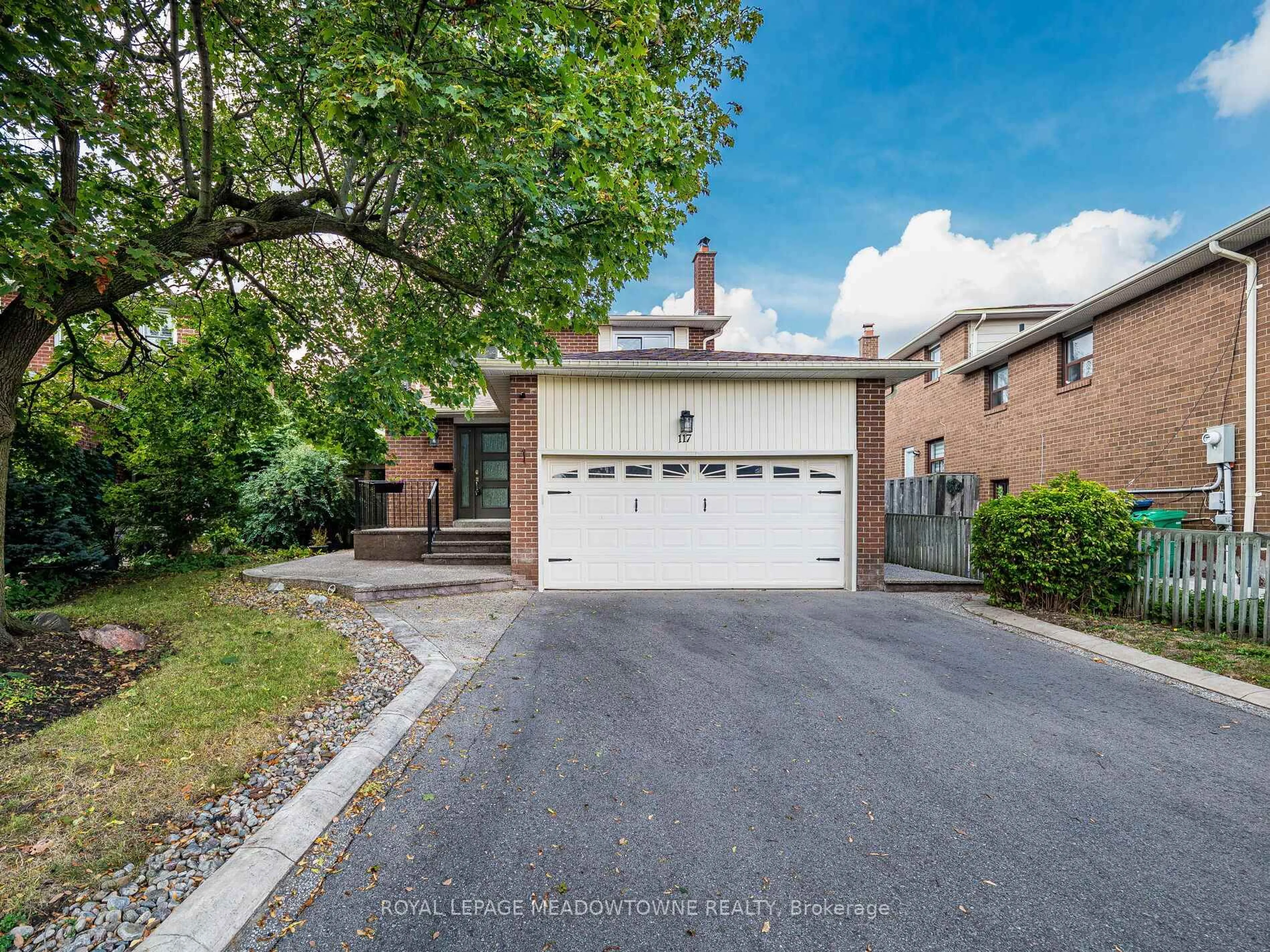 Home with brick exterior material, street for 117 Fairglen Ave, Brampton Ontario L6X 1K7