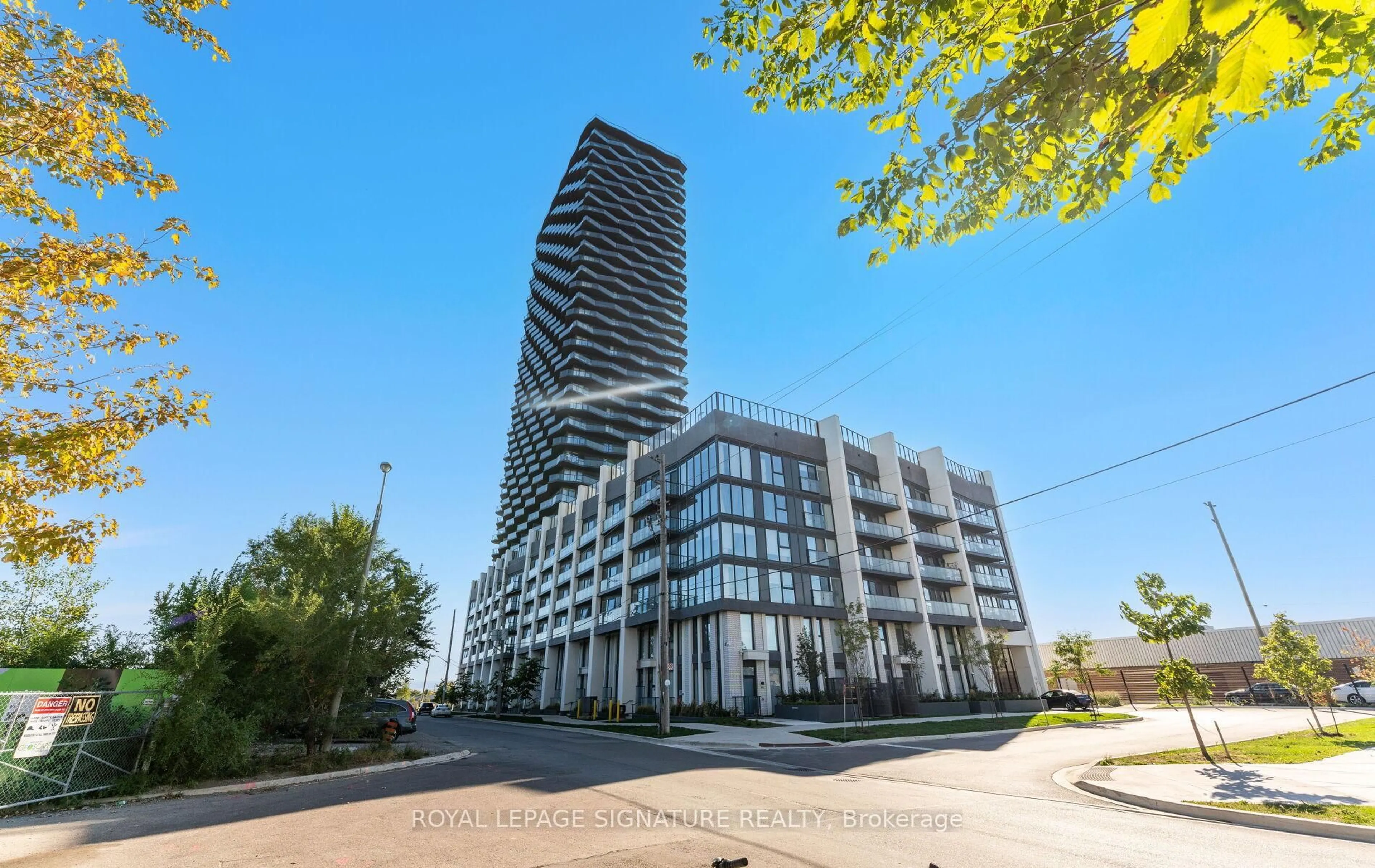 Indoor foyer for 36 Zorra St #408, Toronto Ontario M8Z 4Z7