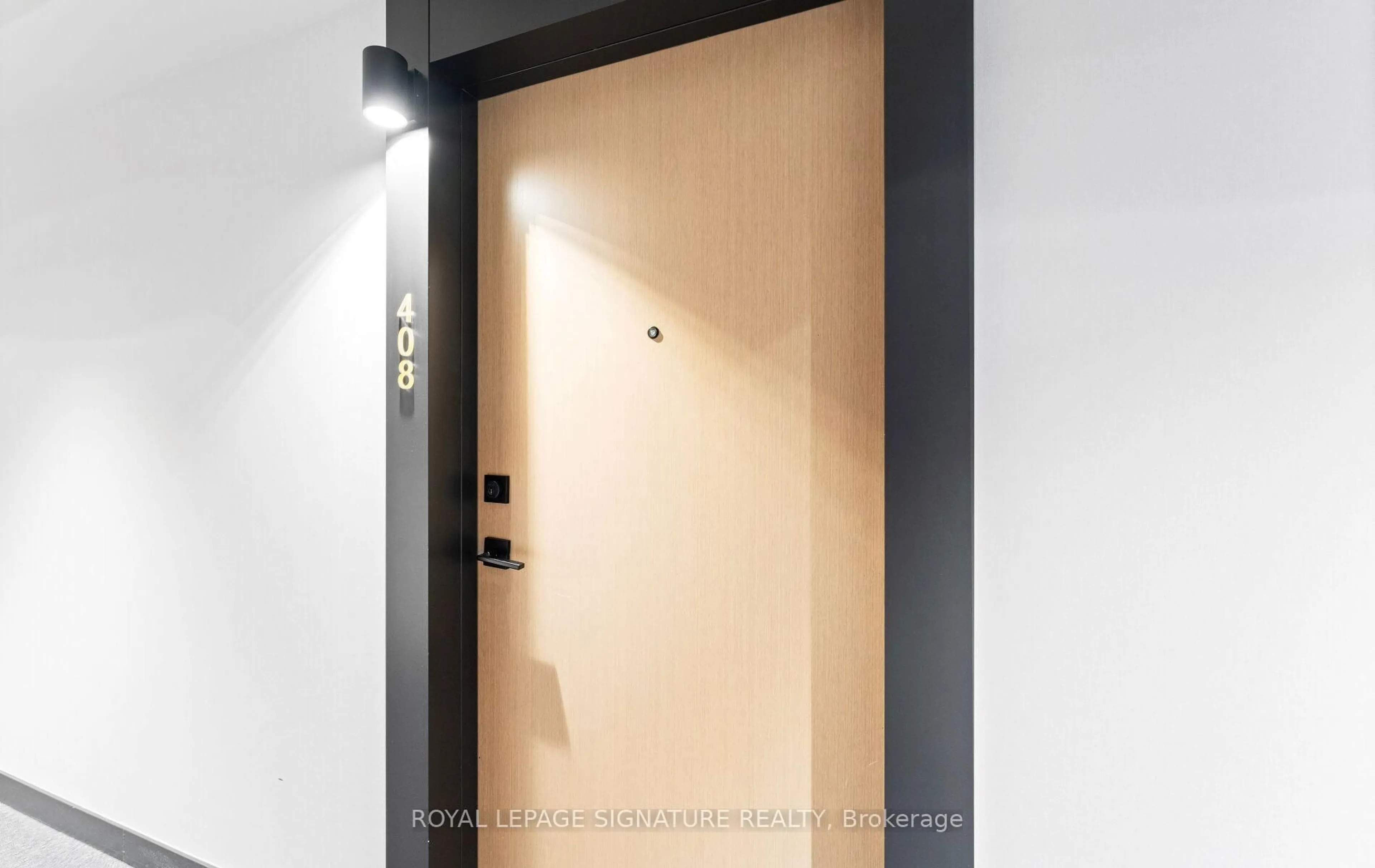 Indoor entryway for 36 Zorra St #408, Toronto Ontario M8Z 4Z7