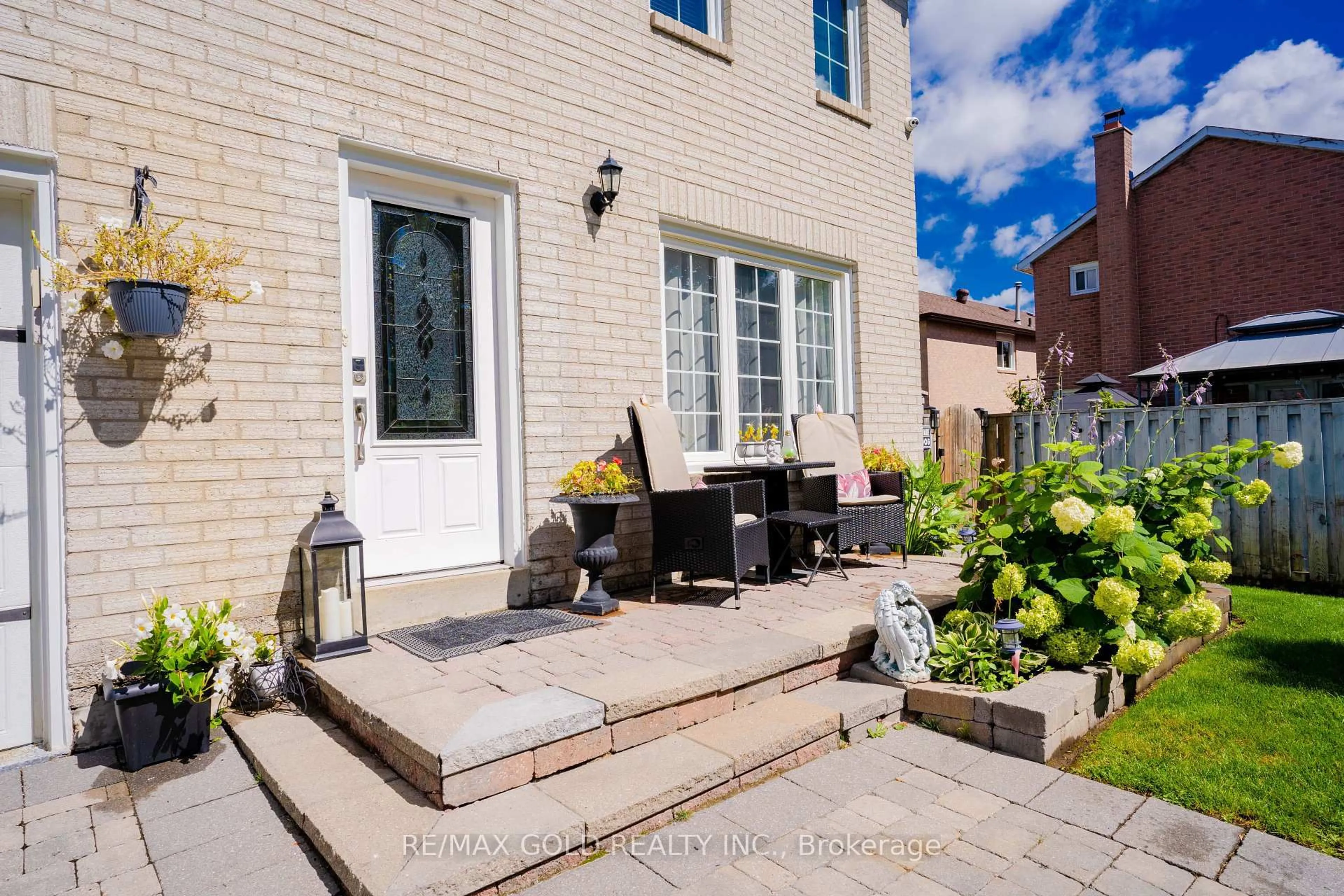Patio, street for 29 Nickel Cres, Brampton Ontario L6S 4V9