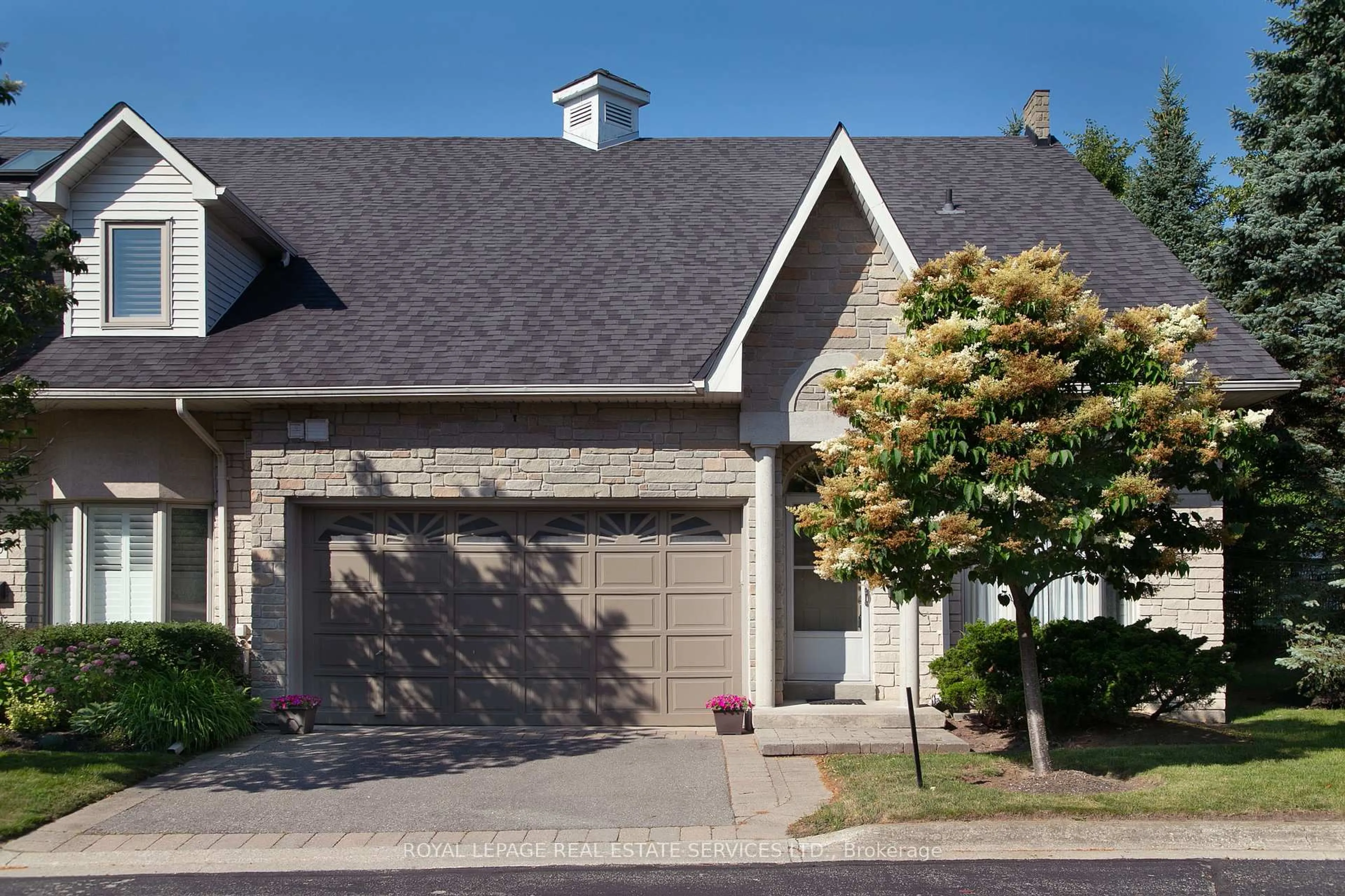 Home with brick exterior material, street for 1010 Cristina Crt #21, Mississauga Ontario L5J 4T7