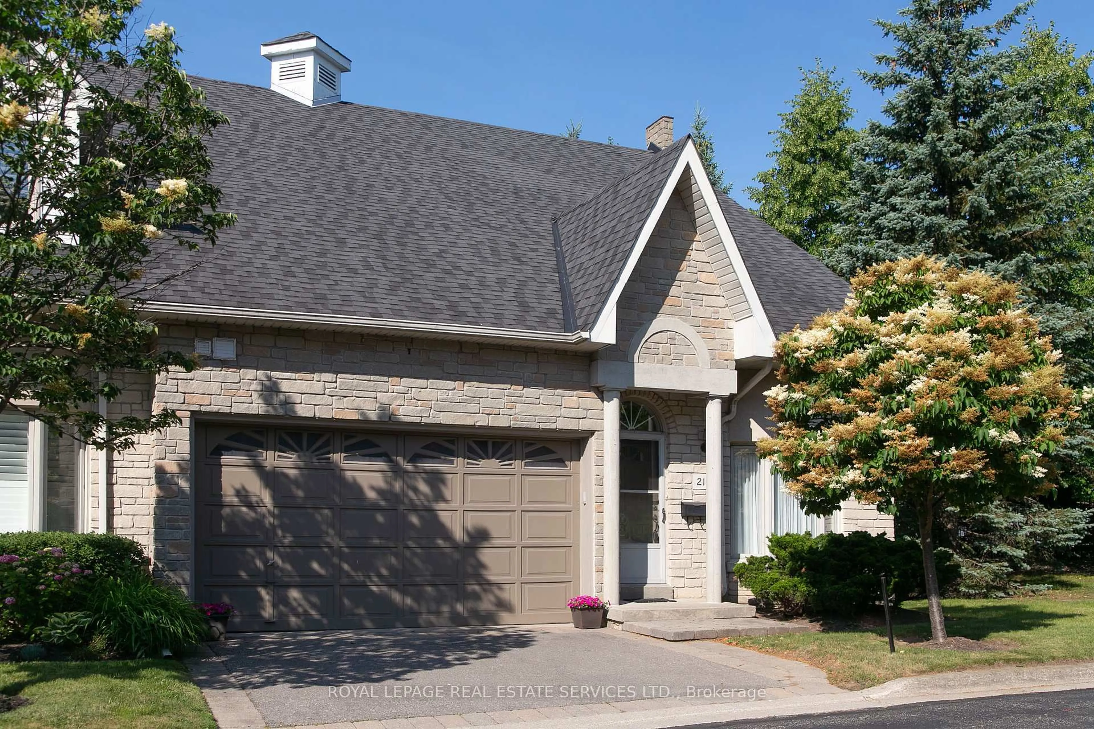 Home with brick exterior material, street for 1010 Cristina Crt #21, Mississauga Ontario L5J 4T7