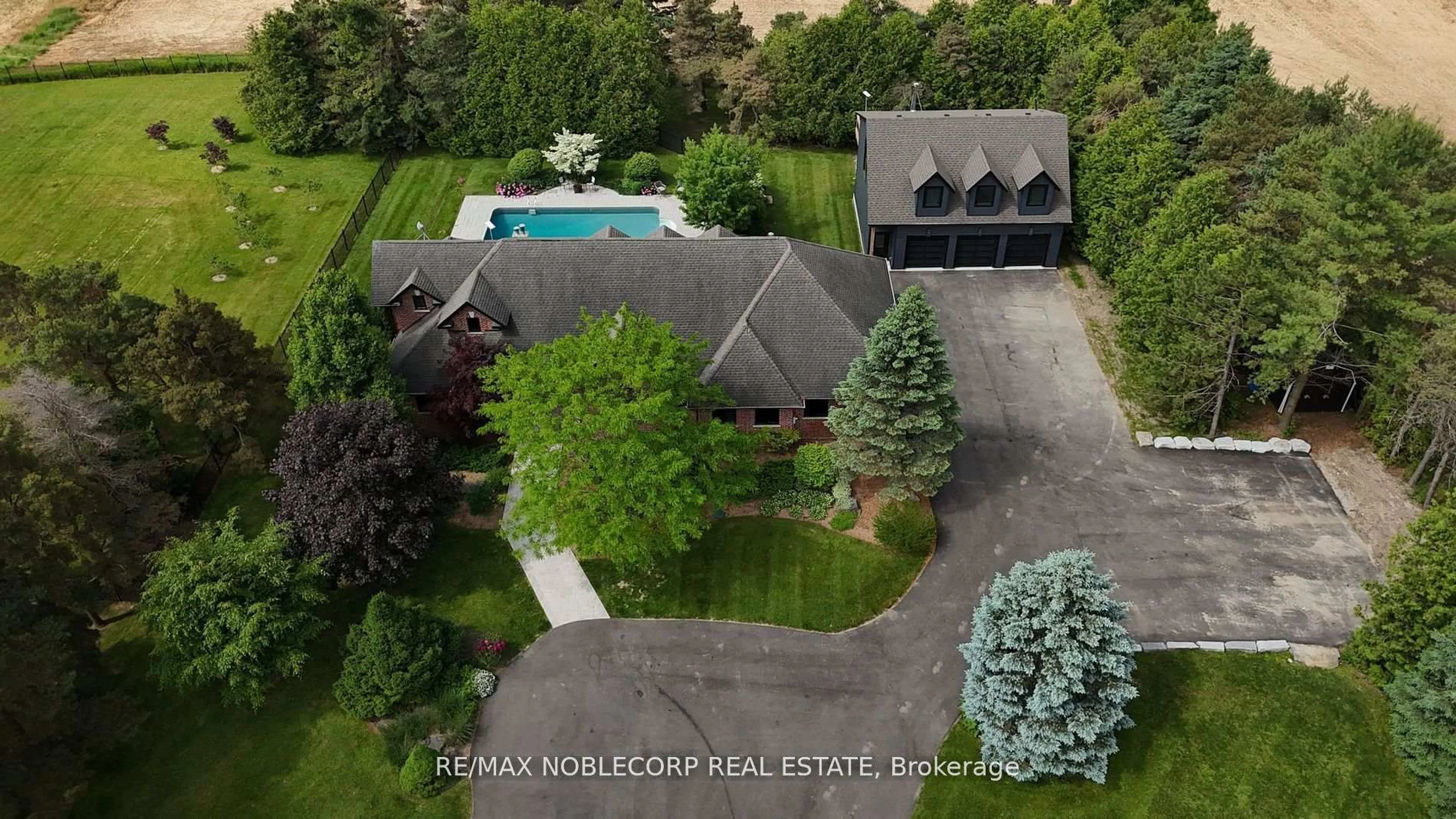A pic from outside/outdoor area/front of a property/back of a property/a pic from drone, water/lake/river/ocean view for 17088 Horseshoe Hill Rd, Caledon Ontario L7C 2N6