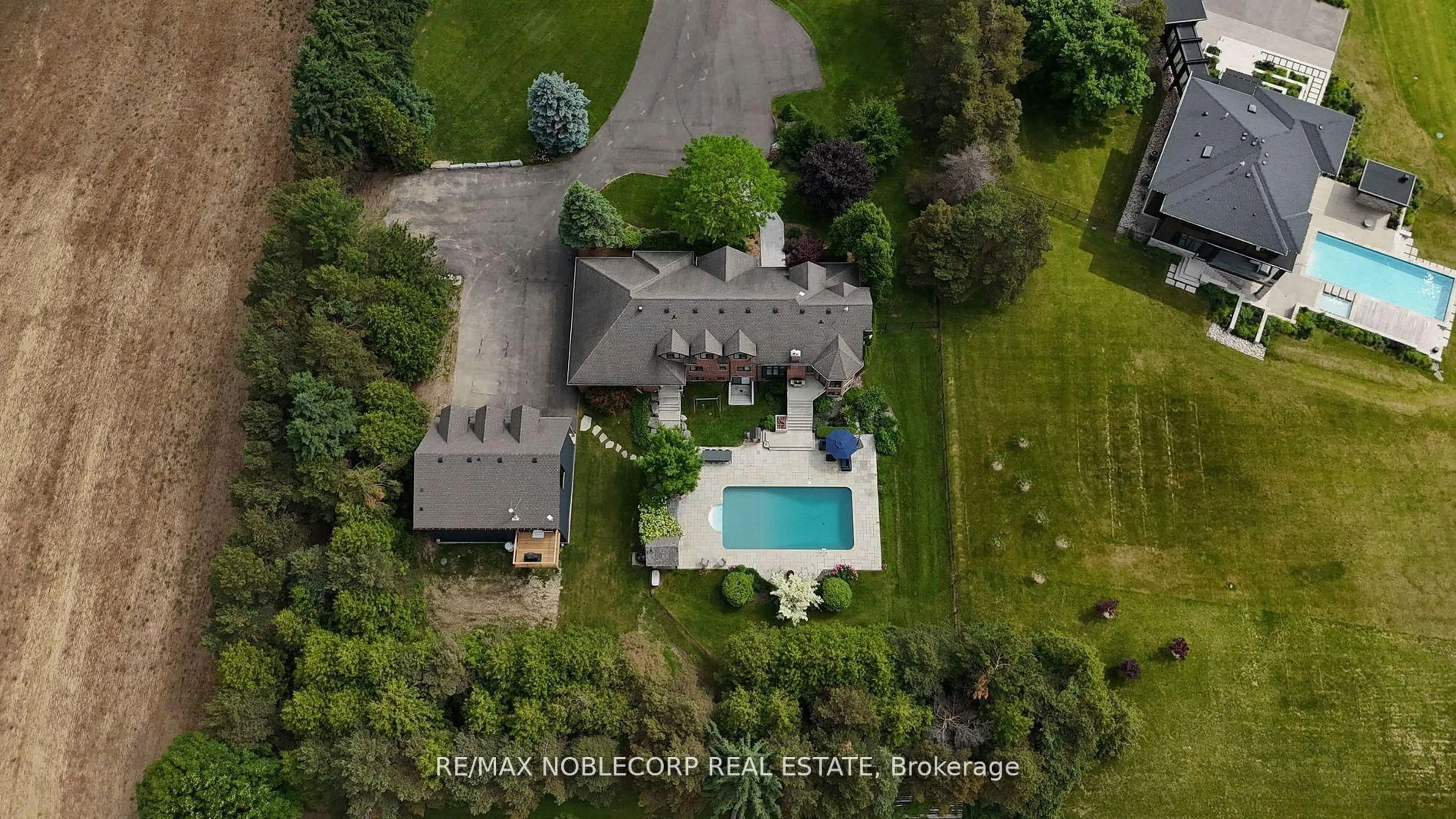 A pic from outside/outdoor area/front of a property/back of a property/a pic from drone, water/lake/river/ocean view for 17088 Horseshoe Hill Rd, Caledon Ontario L7C 2N6