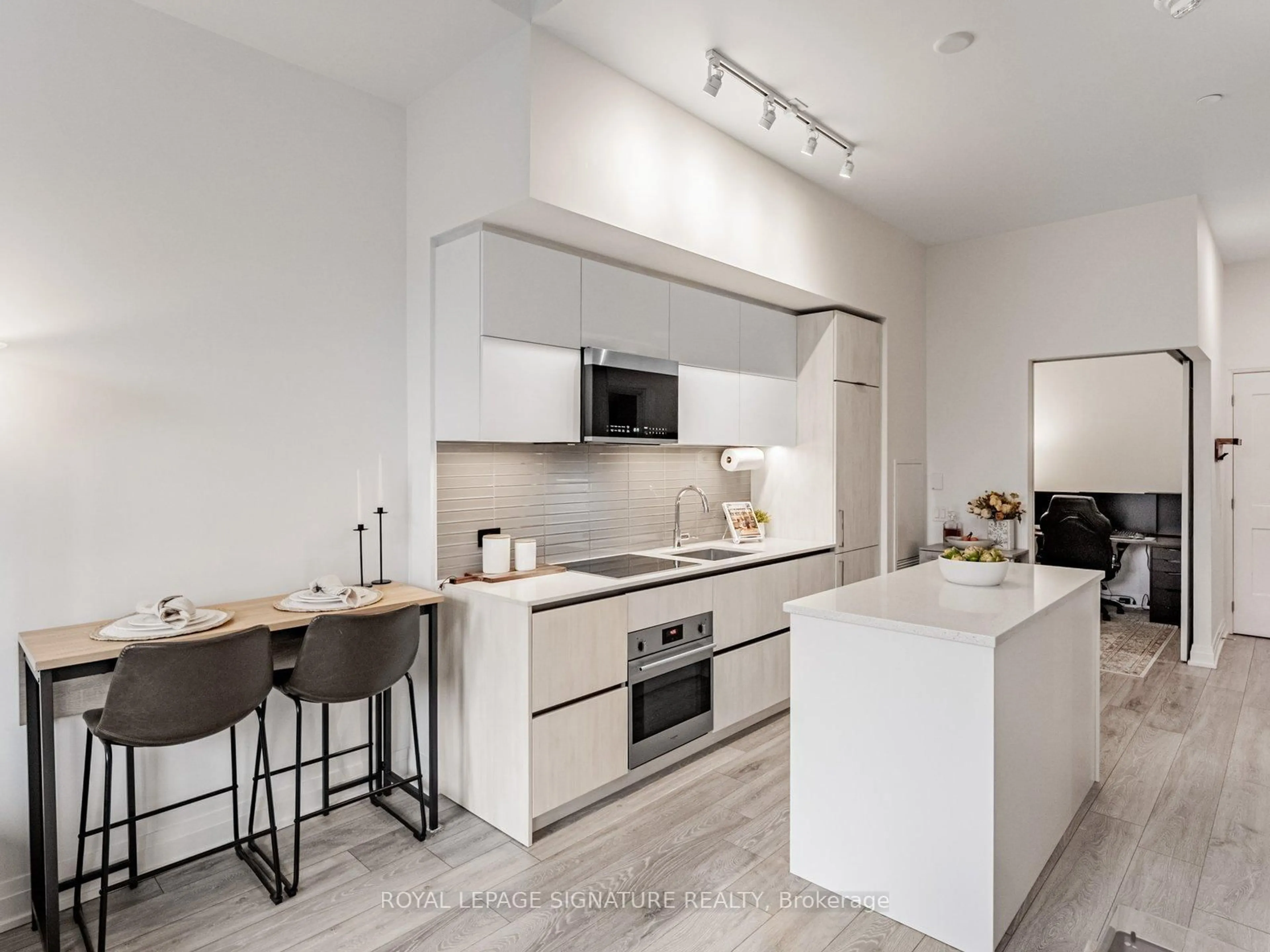 Open concept kitchen, unknown for 21 Park St #102, Mississauga Ontario L5G 0C2