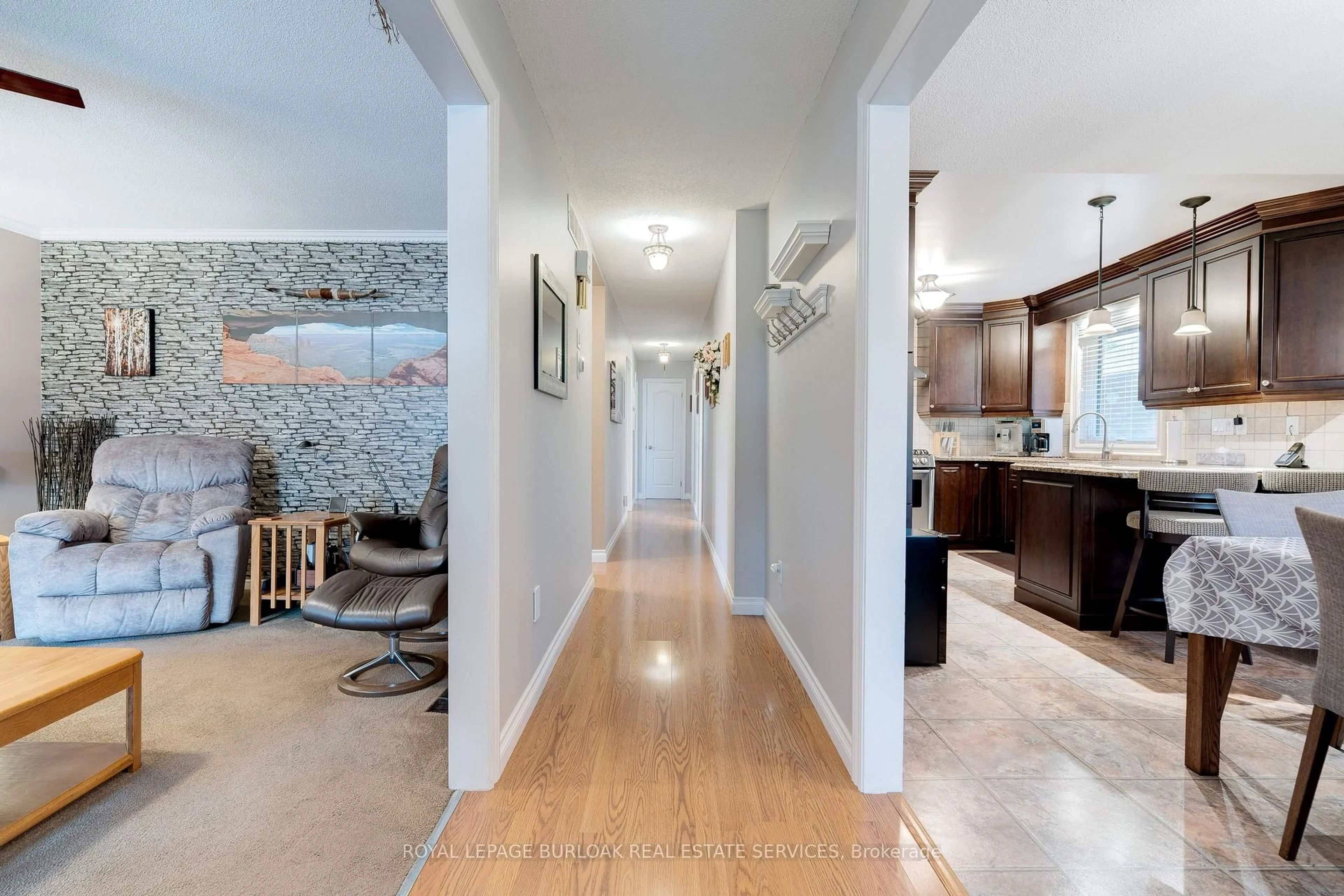 Indoor entryway for 2238 Fassel Ave, Burlington Ontario L7R 3P1