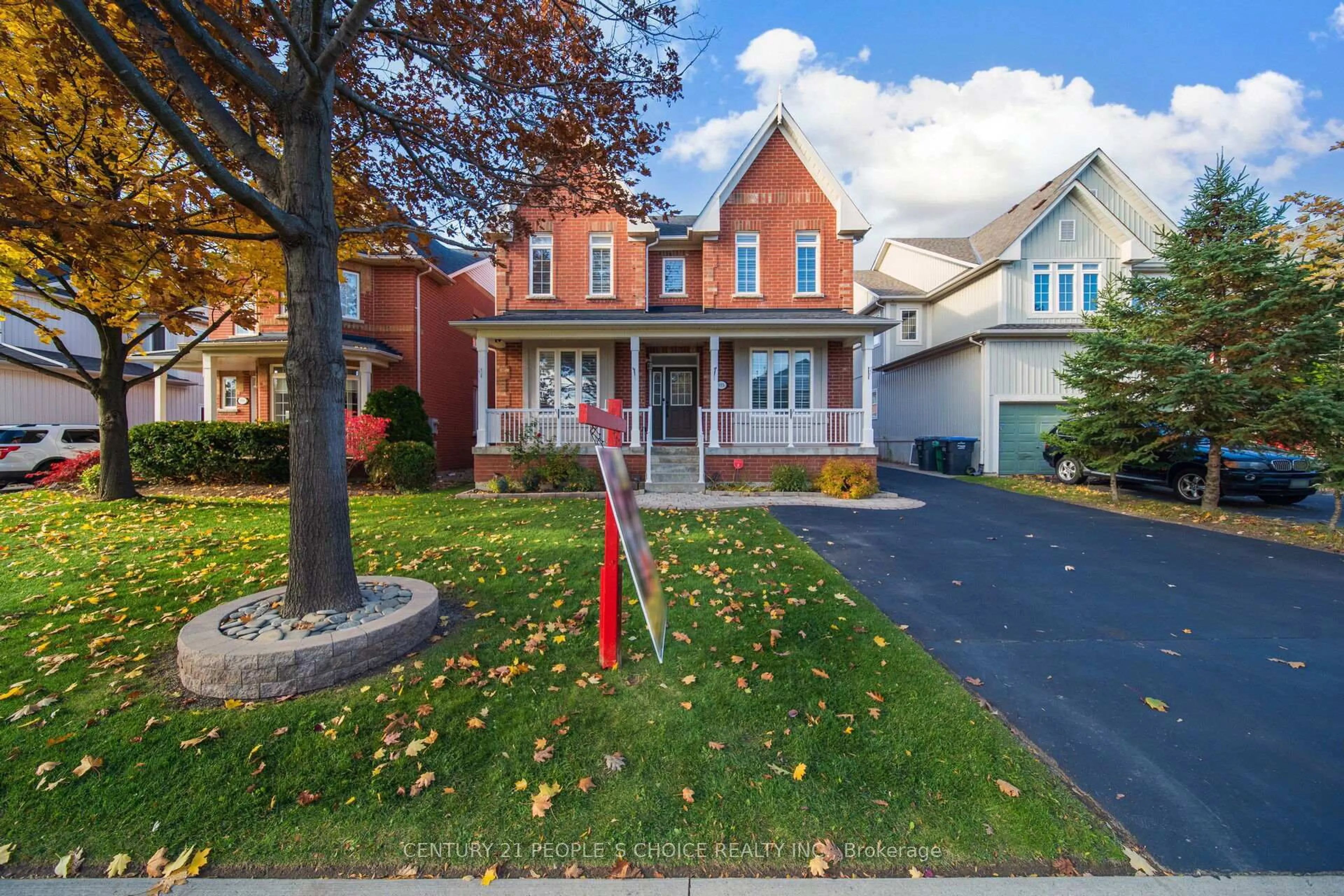 Home with brick exterior material, street for 915 Gaslight Way, Mississauga Ontario L5W 1A2