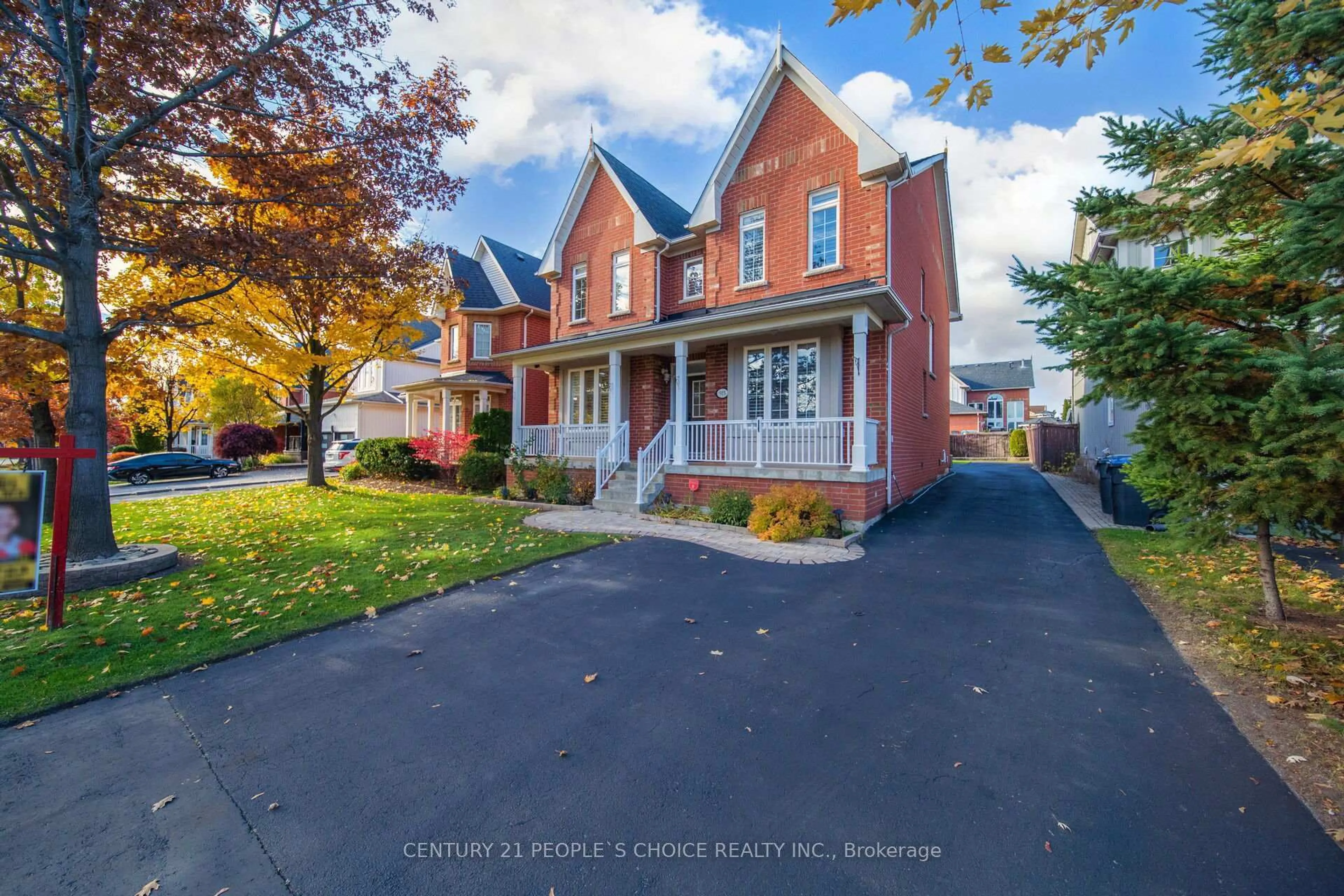 Home with brick exterior material, street for 915 Gaslight Way, Mississauga Ontario L5W 1A2