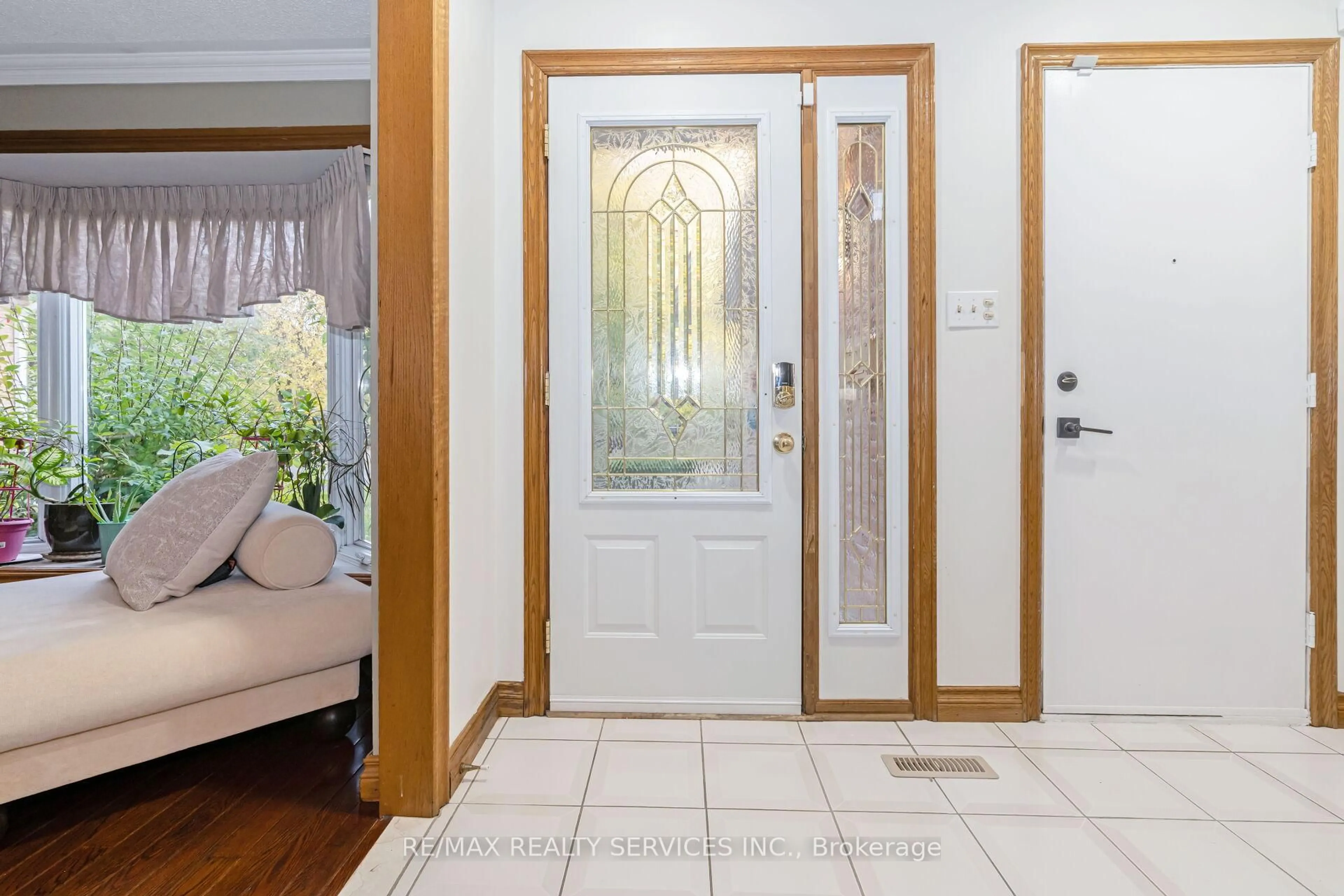Indoor entryway for 18 Mitchell Ave, Brampton Ontario L6Z 1H3