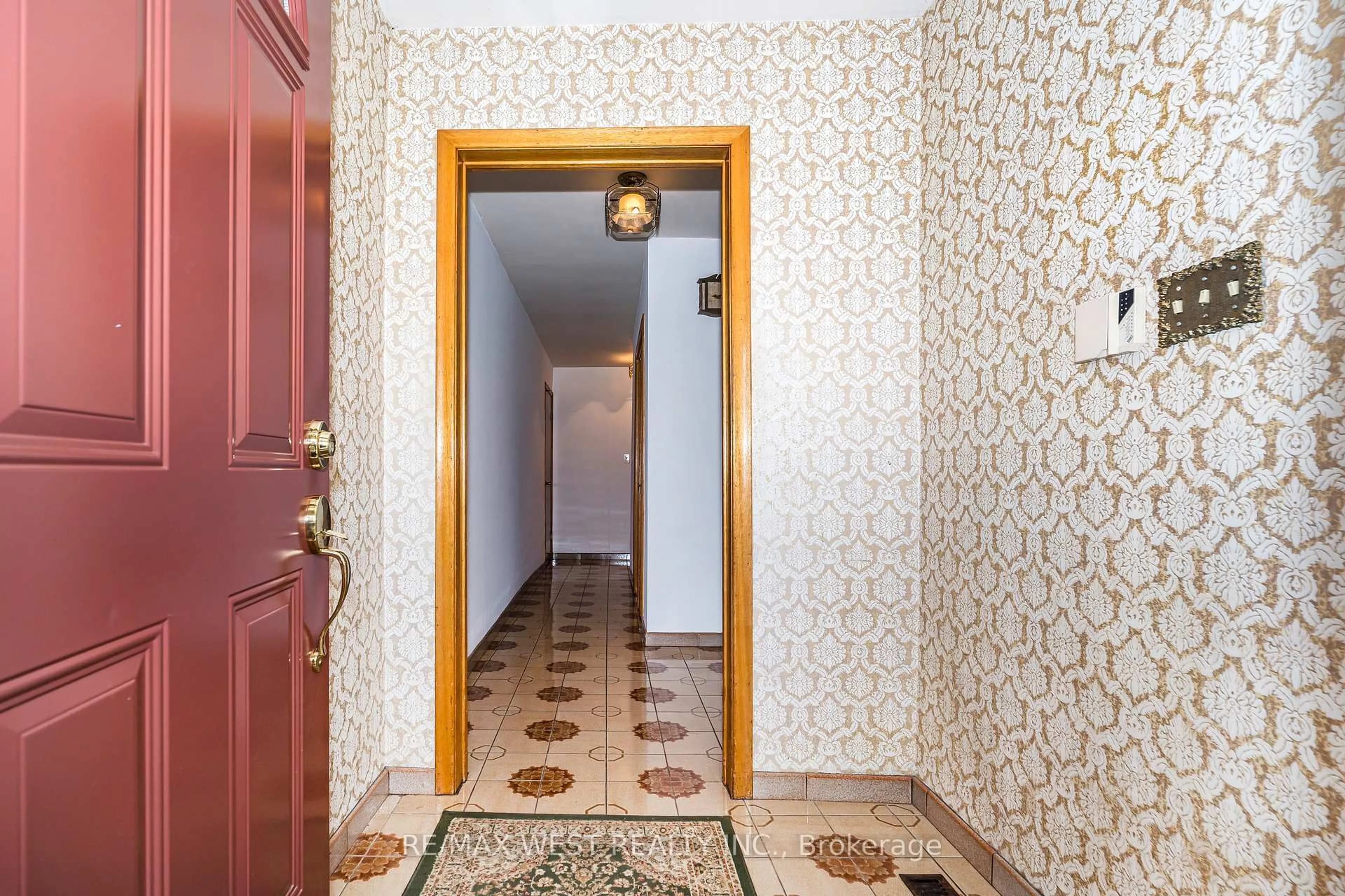 Indoor foyer for 77 Maryhill Dr, Toronto Ontario M9V 3C3