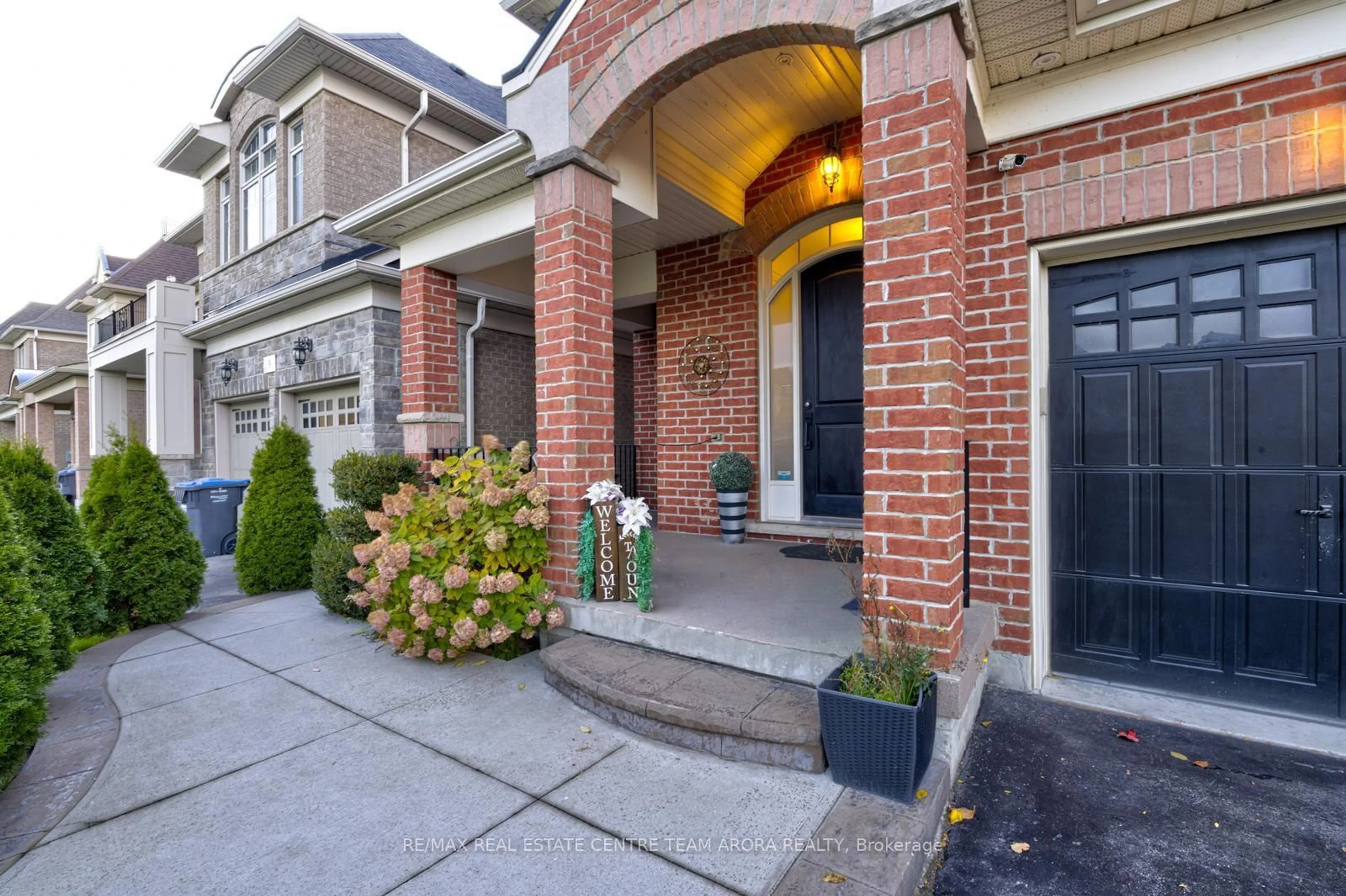 Home with brick exterior material, street for 7 Legendary Circ, Brampton Ontario L6Y 0R9