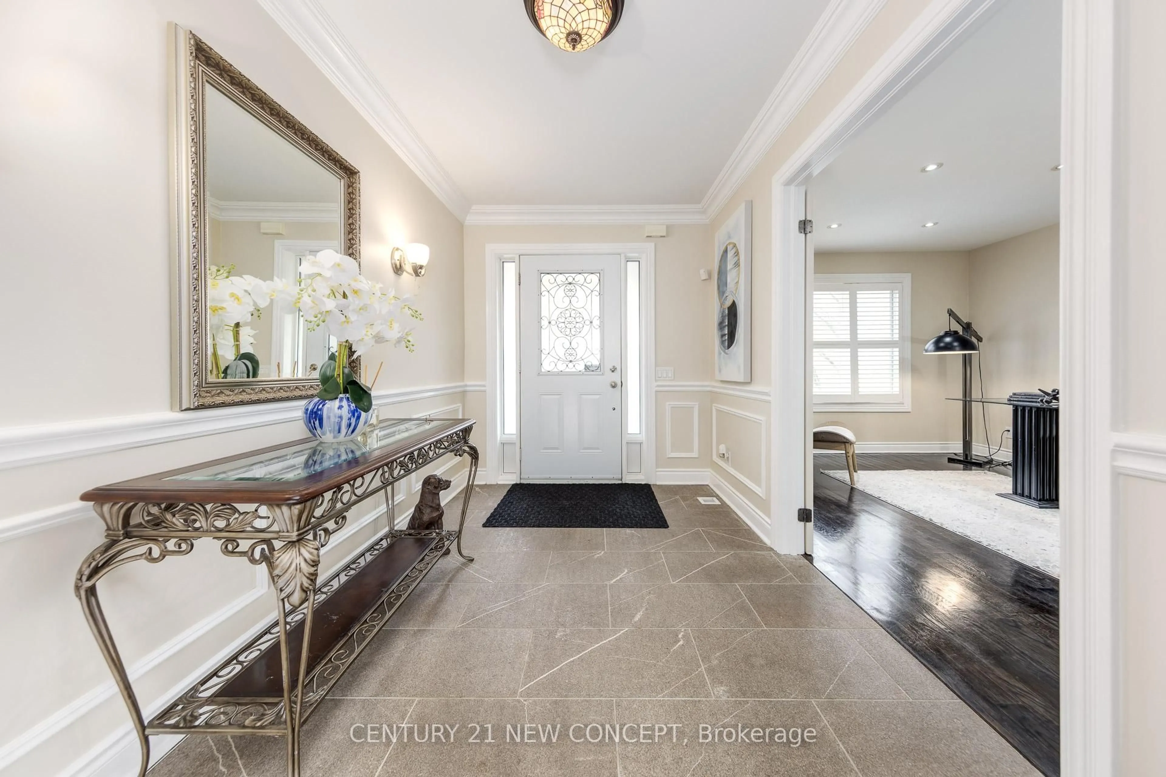 Indoor entryway for 16 Legion Rd, Toronto Ontario M8V 4C5