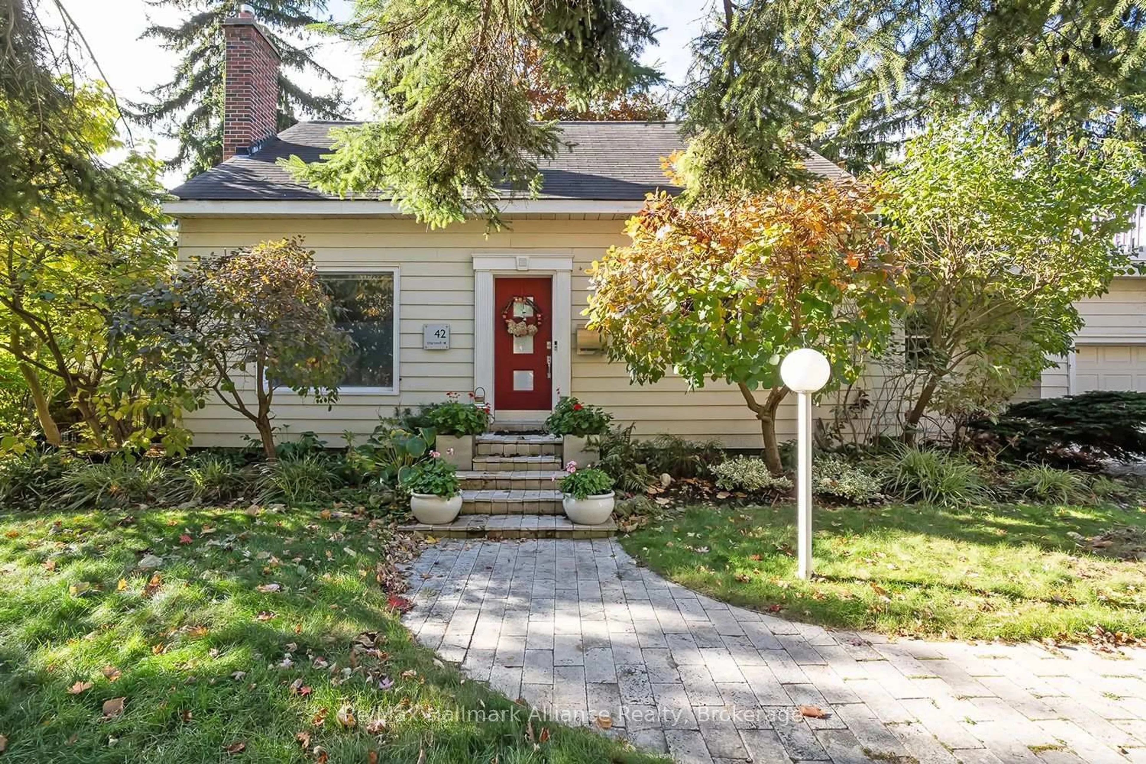 Home with brick exterior material, street for 42 Chartwell Rd, Oakville Ontario L6J 3Z4