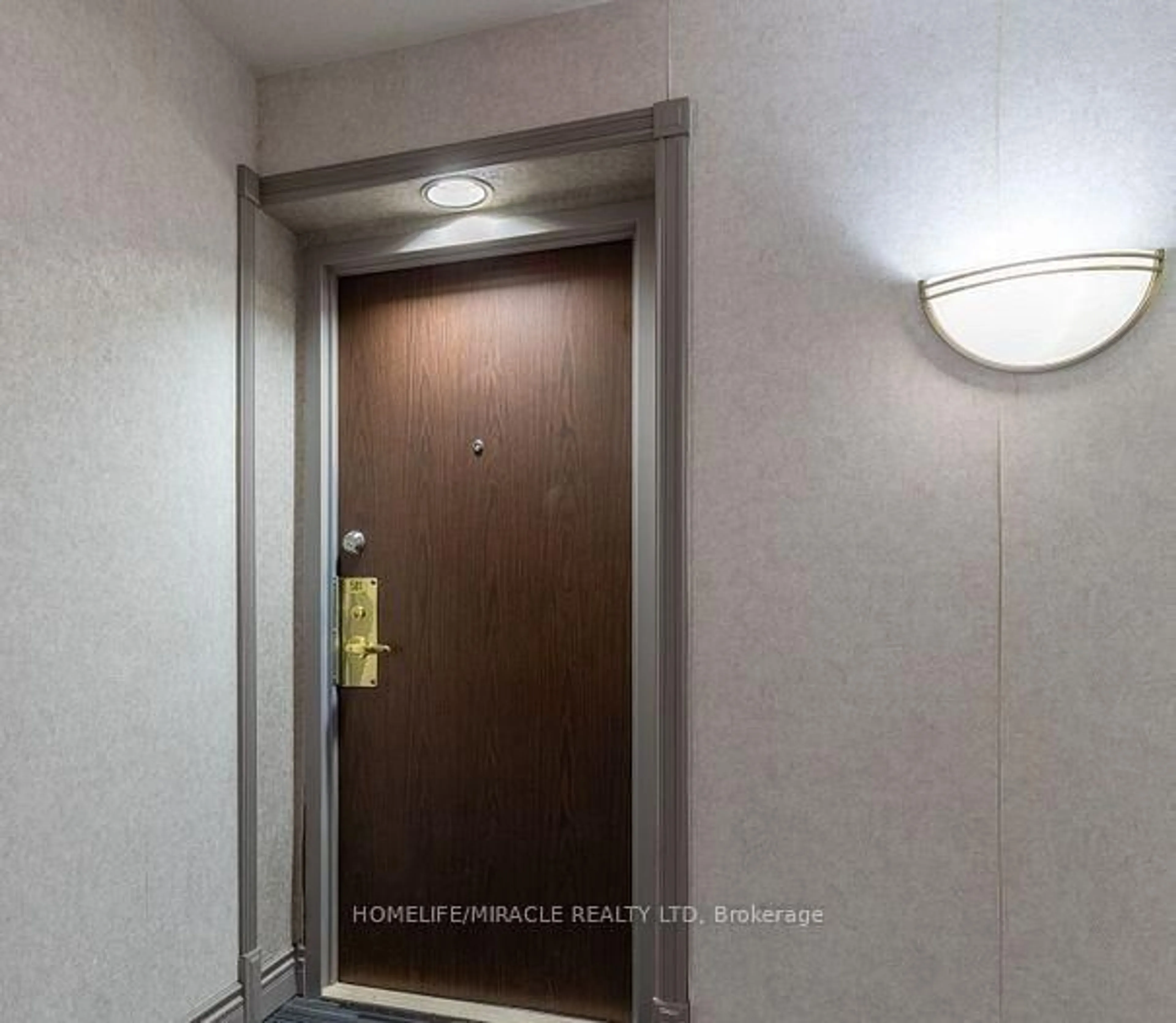 Indoor foyer for 2901 Kipling Ave #501, Toronto Ontario M9V 5E5