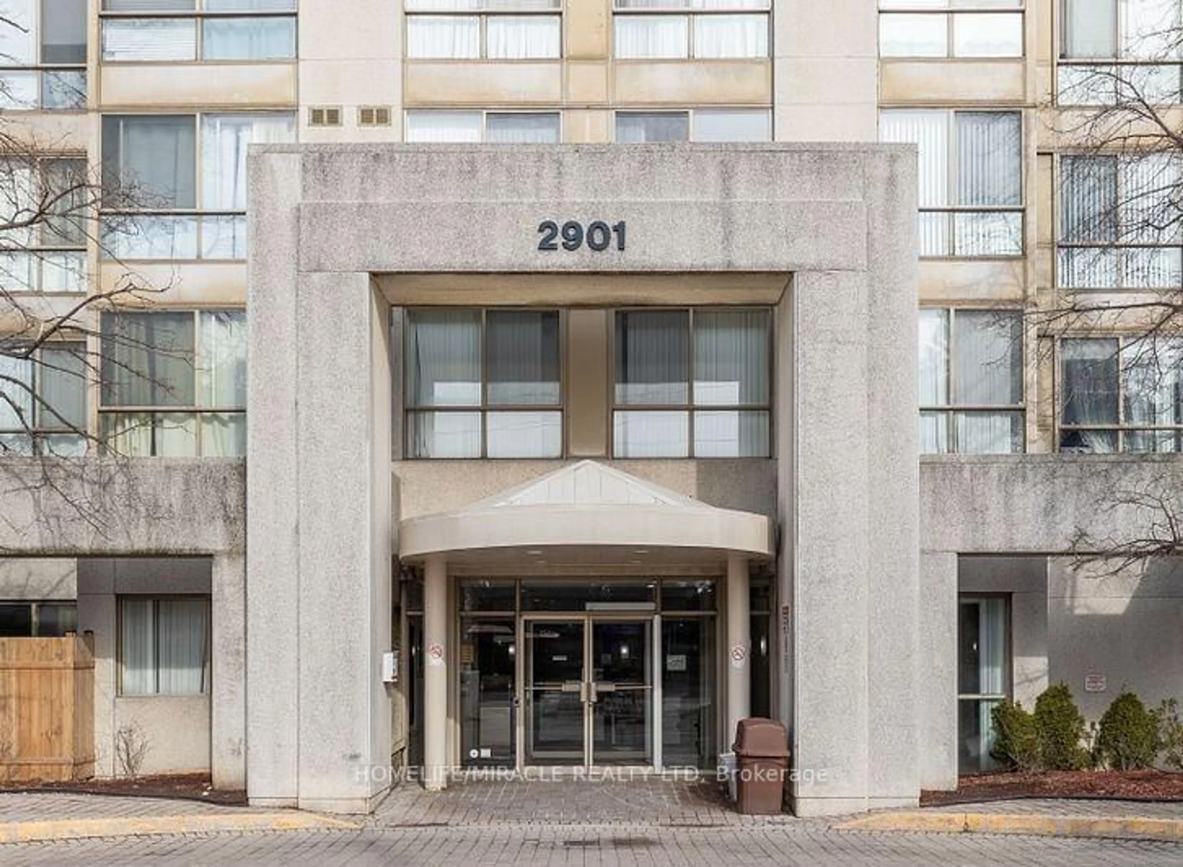 Indoor foyer for 2901 Kipling Ave #501, Toronto Ontario M9V 5E5