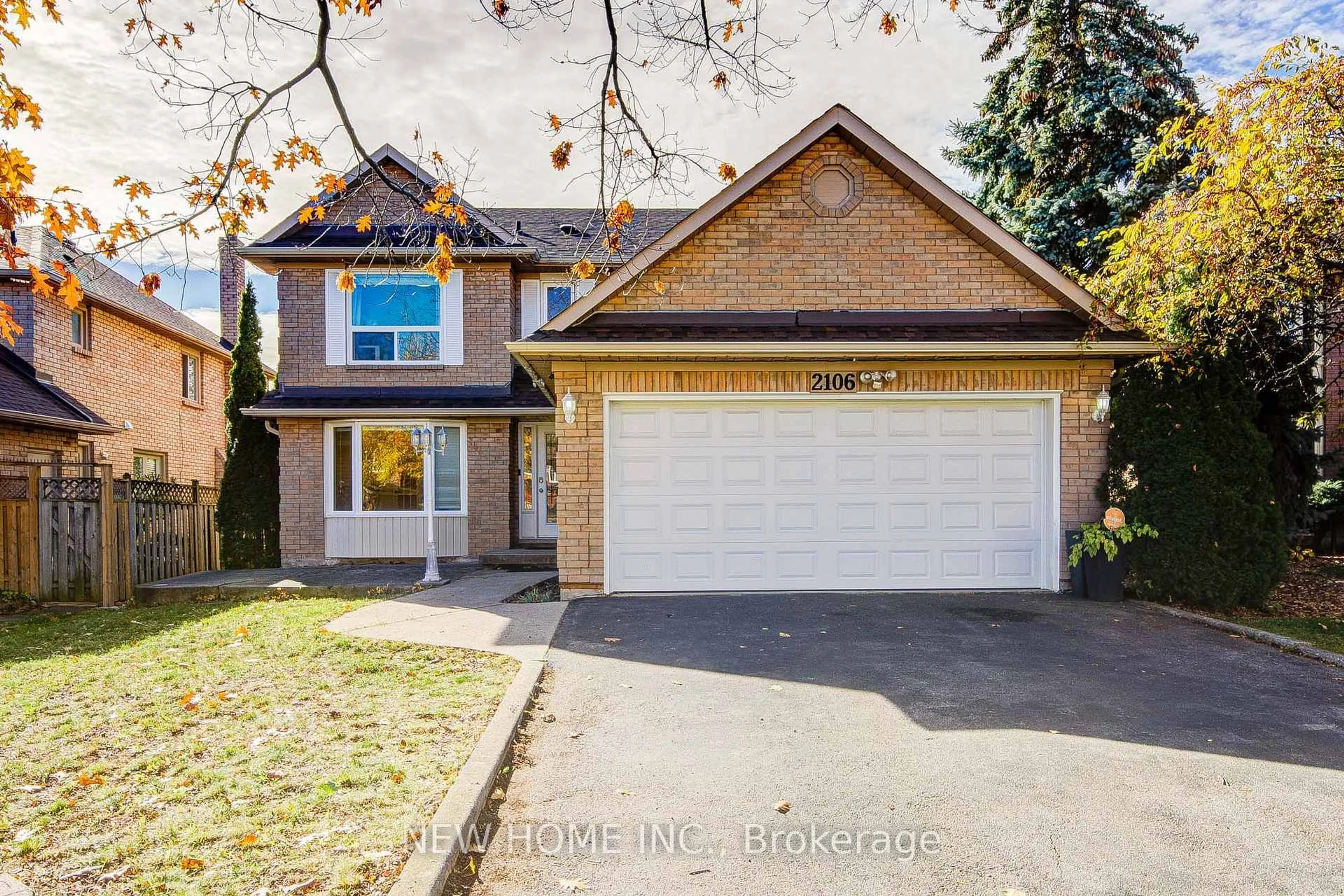 Home with brick exterior material, street for 2106 Oakmead Blvd, Oakville Ontario L6H 5C1