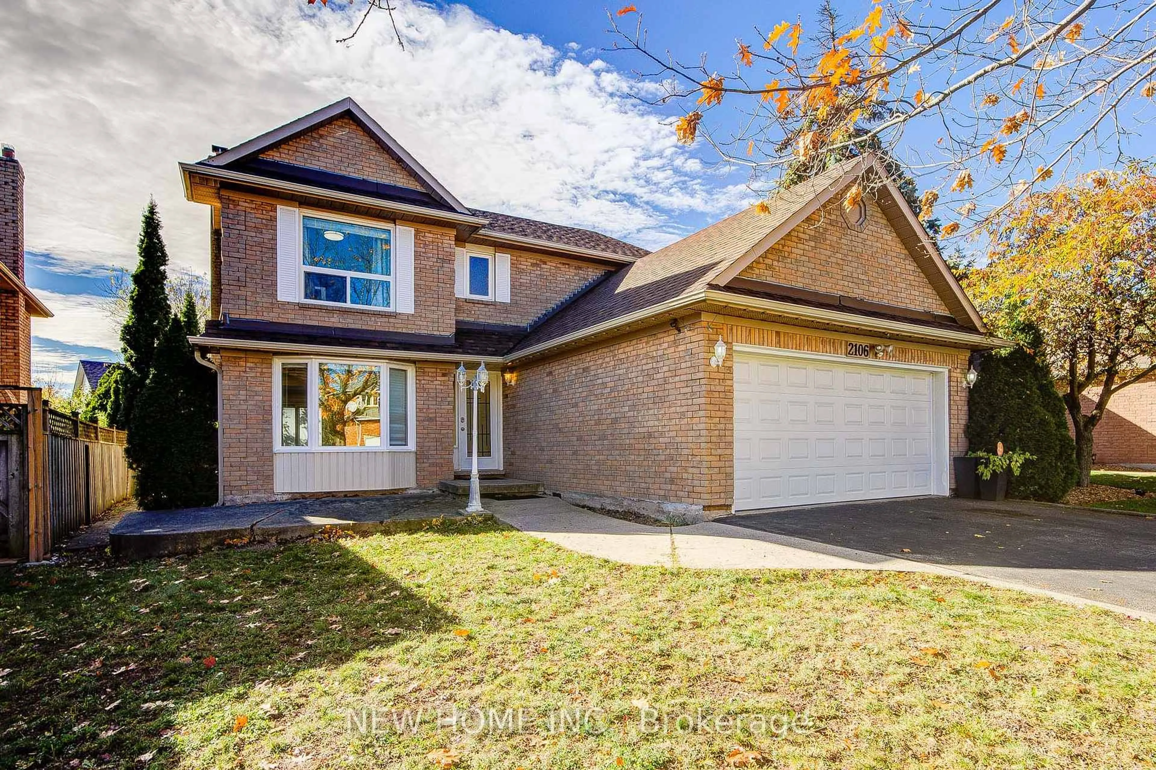 Home with brick exterior material, street for 2106 Oakmead Blvd, Oakville Ontario L6H 5C1