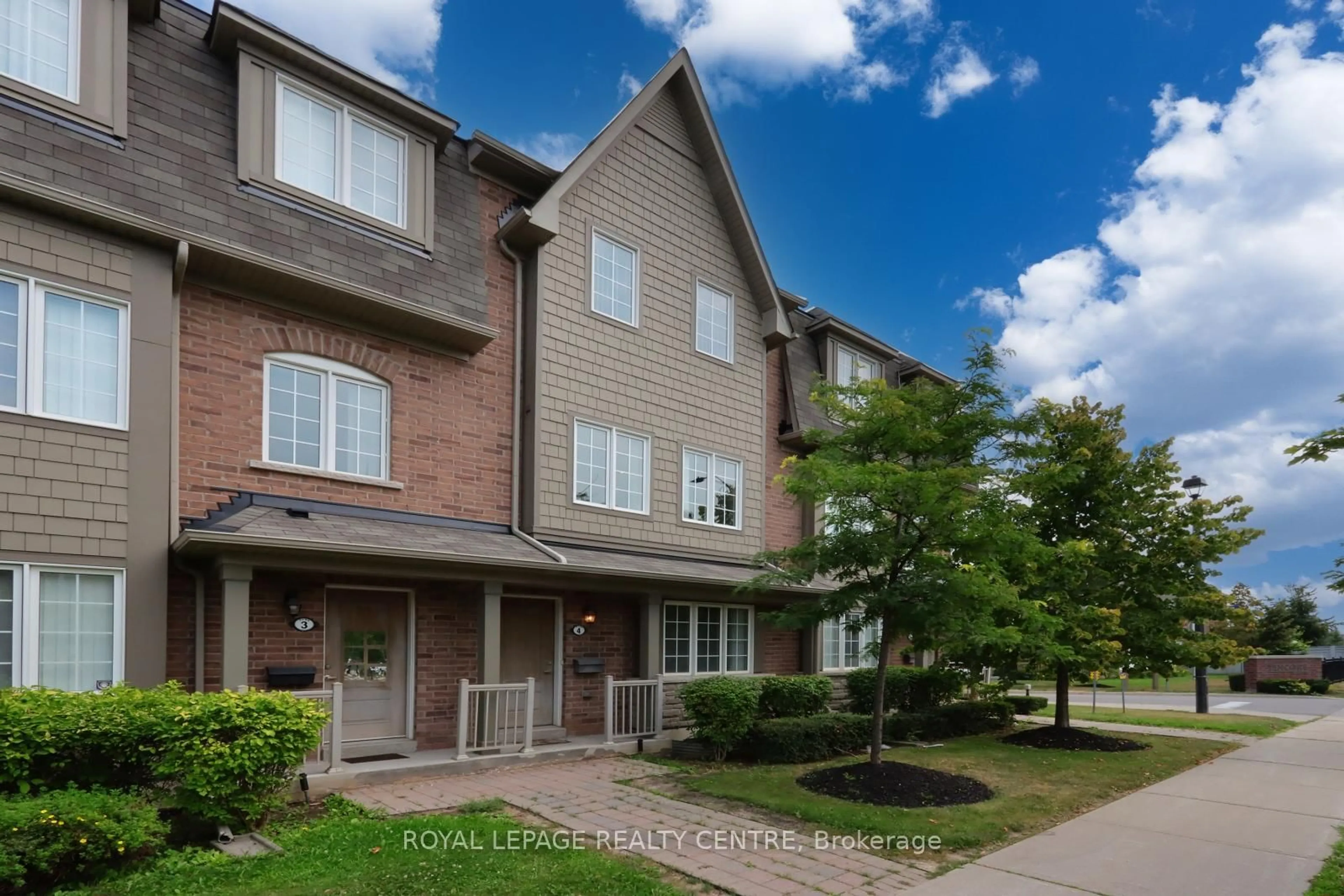 Home with brick exterior material, street for 3190 Boxford Cres #4, Mississauga Ontario L5M 0A4