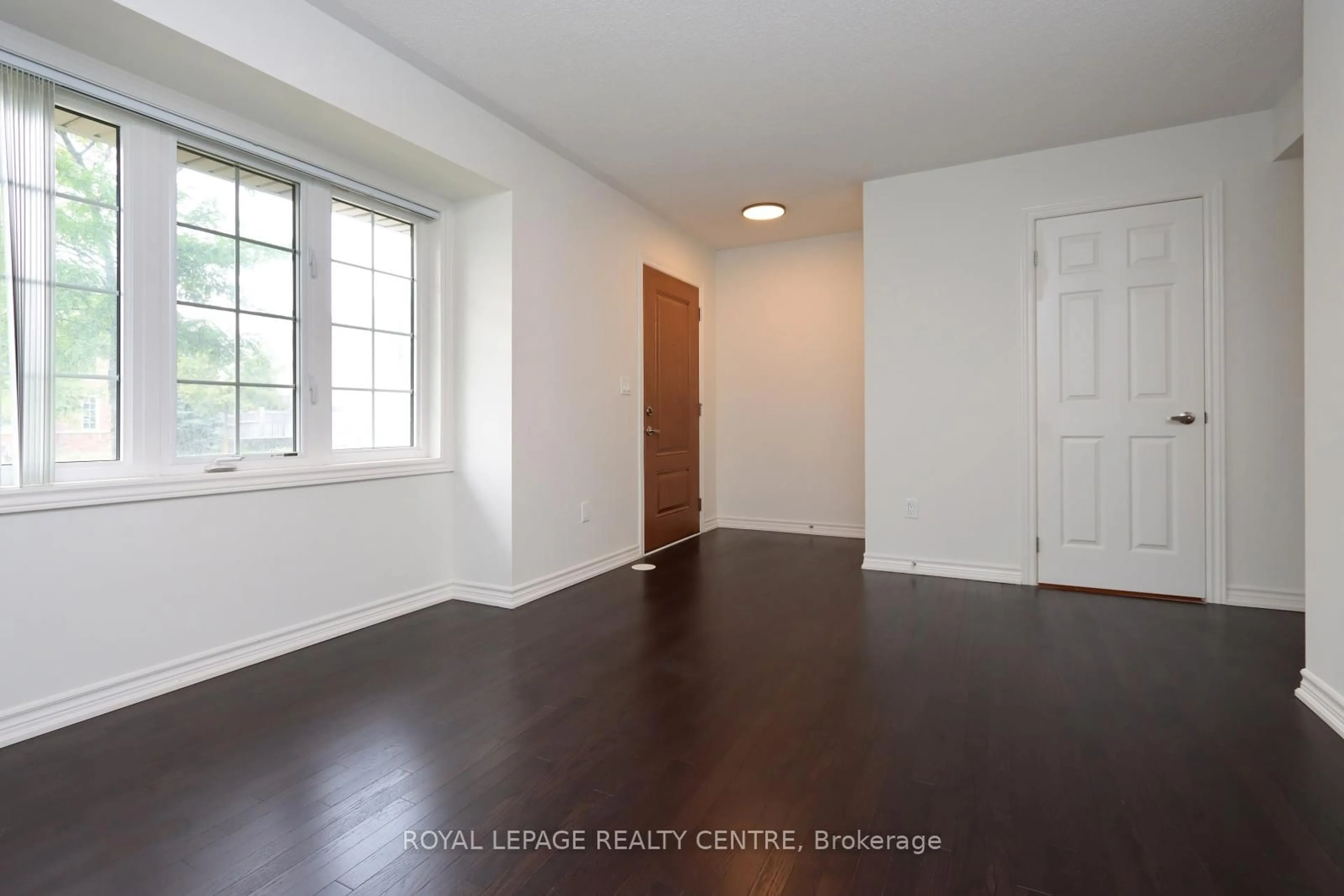 Unknown for 3190 Boxford Cres #4, Mississauga Ontario L5M 0A4