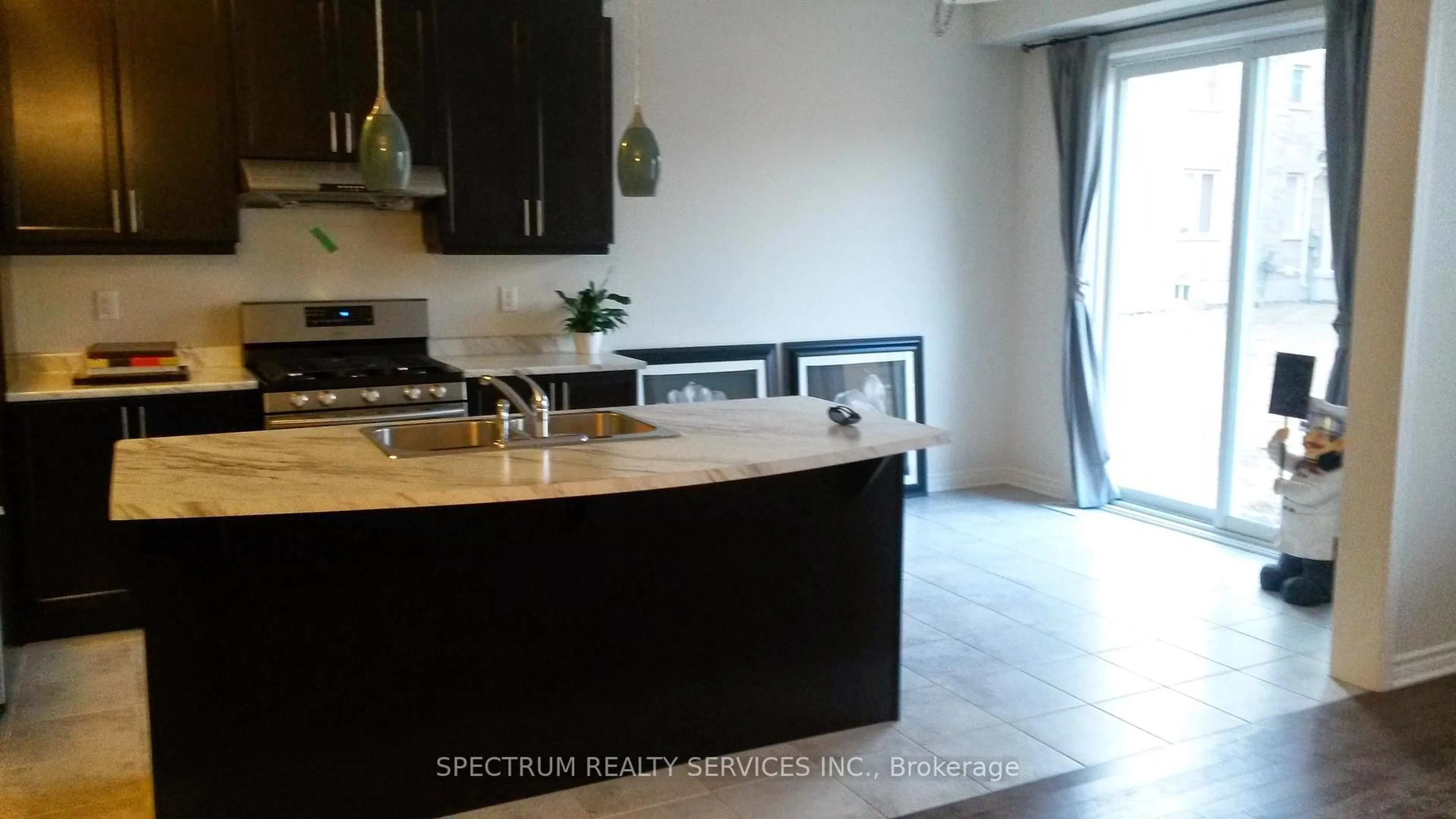 Open concept kitchen, unknown for 669 Gibson Cres, Milton Ontario L9T 8Z6