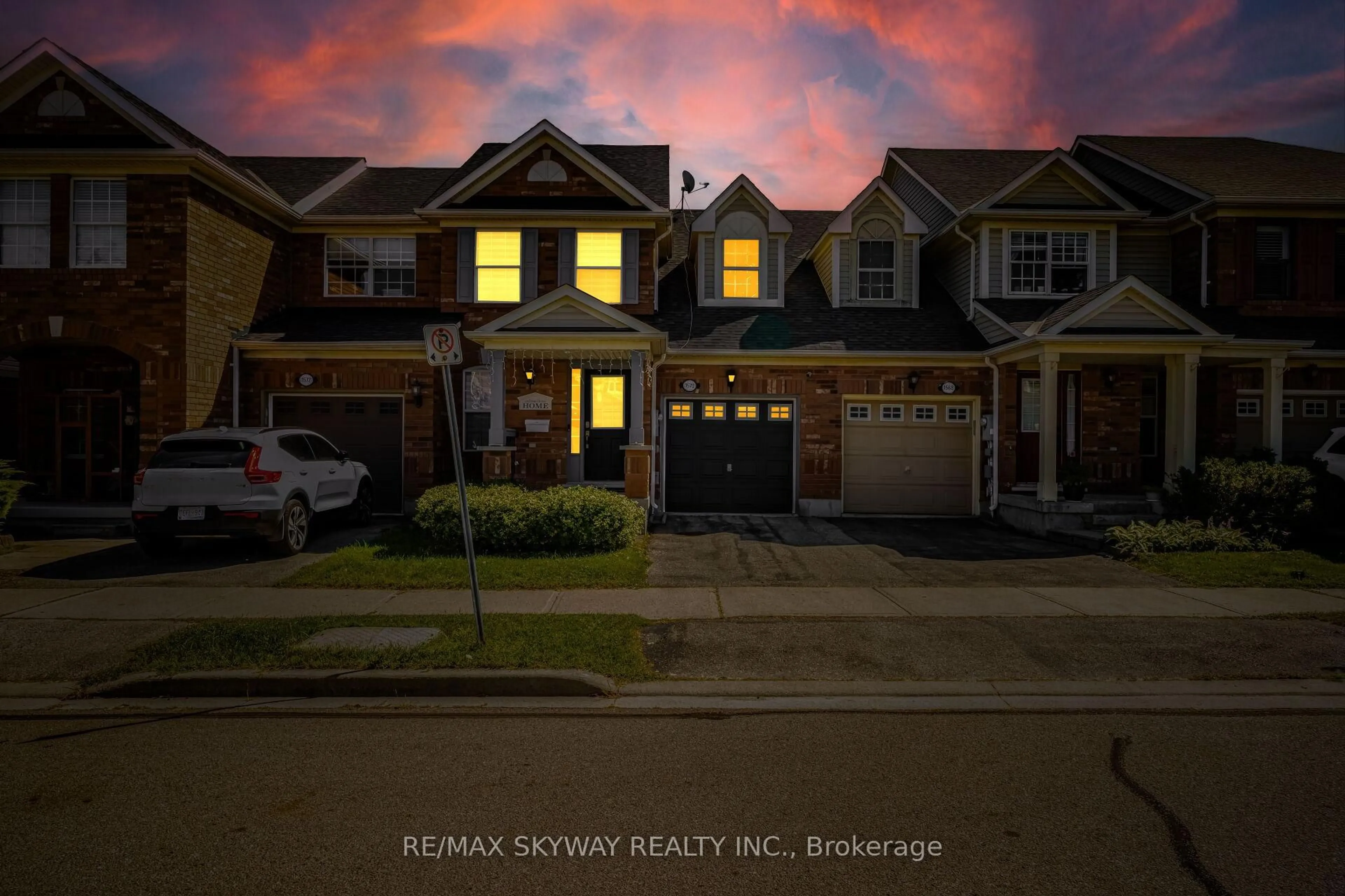 Blurry image for 1570 Cartwright Cres, Milton Ontario L9T 5N5