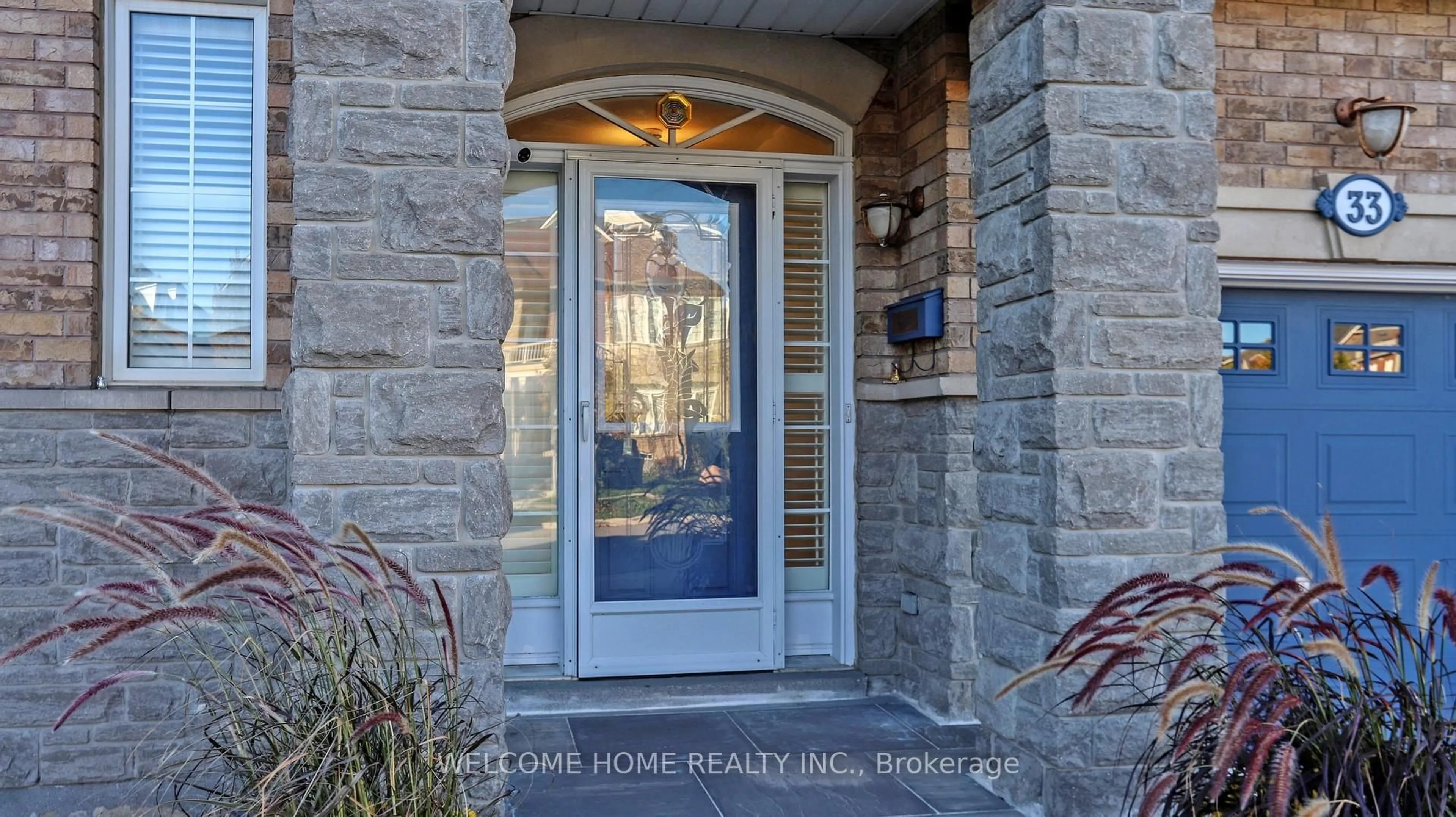 Indoor entryway for 33 Fred Young Dr, Toronto Ontario M3L 0A1
