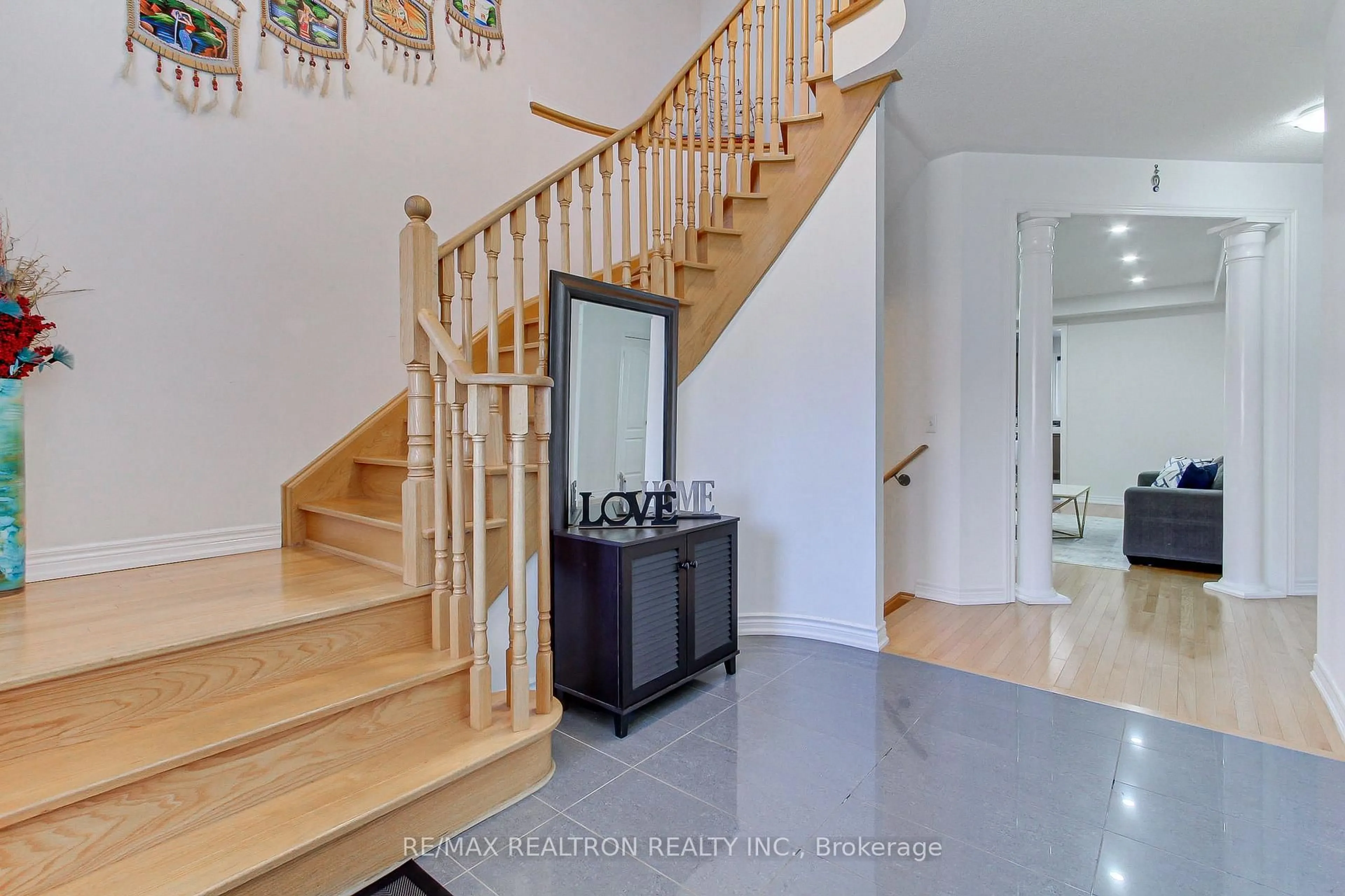 Indoor entryway for 79 Apple Valley Way, Brampton Ontario L6P 0W4