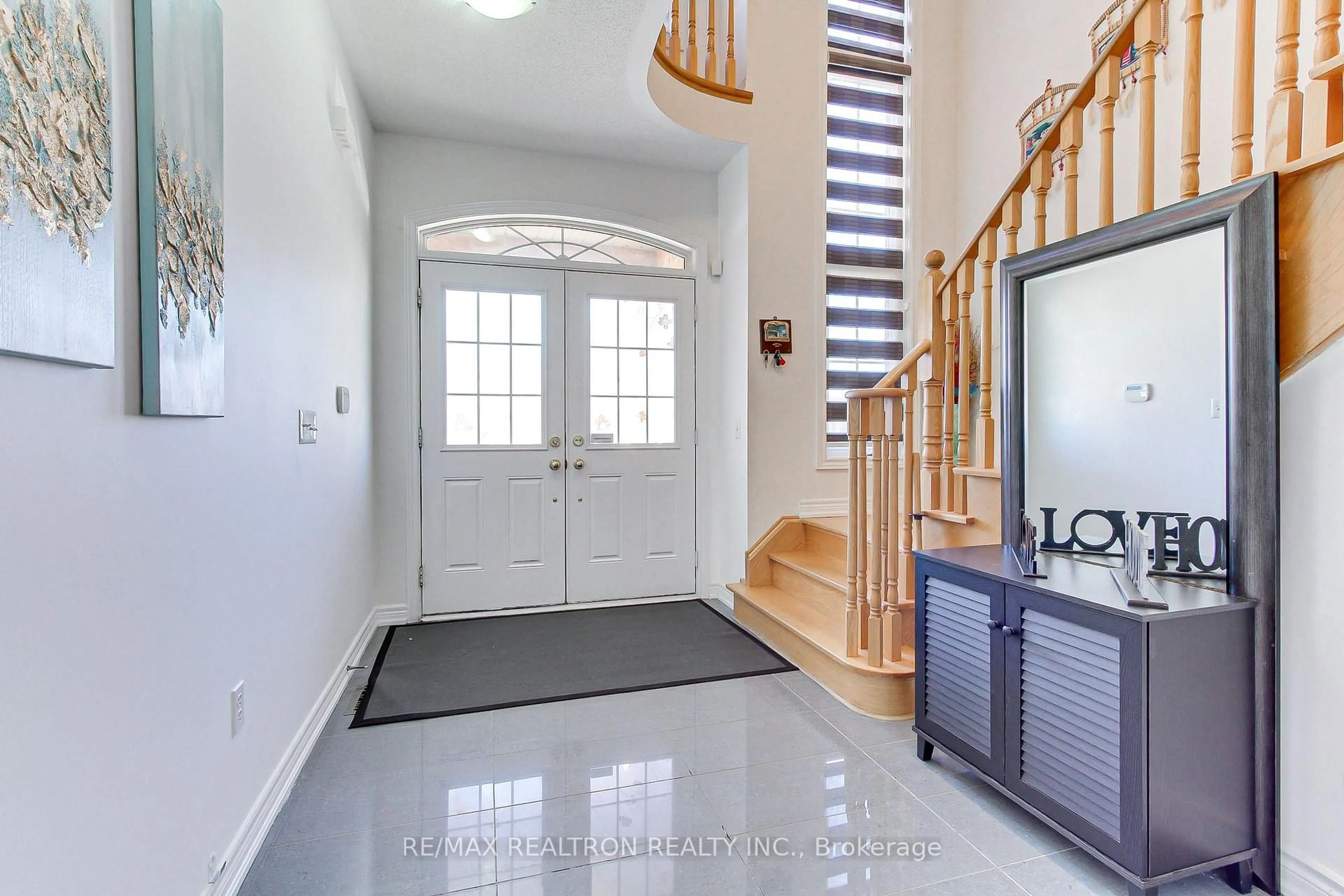 Indoor entryway for 79 Apple Valley Way, Brampton Ontario L6P 0W4