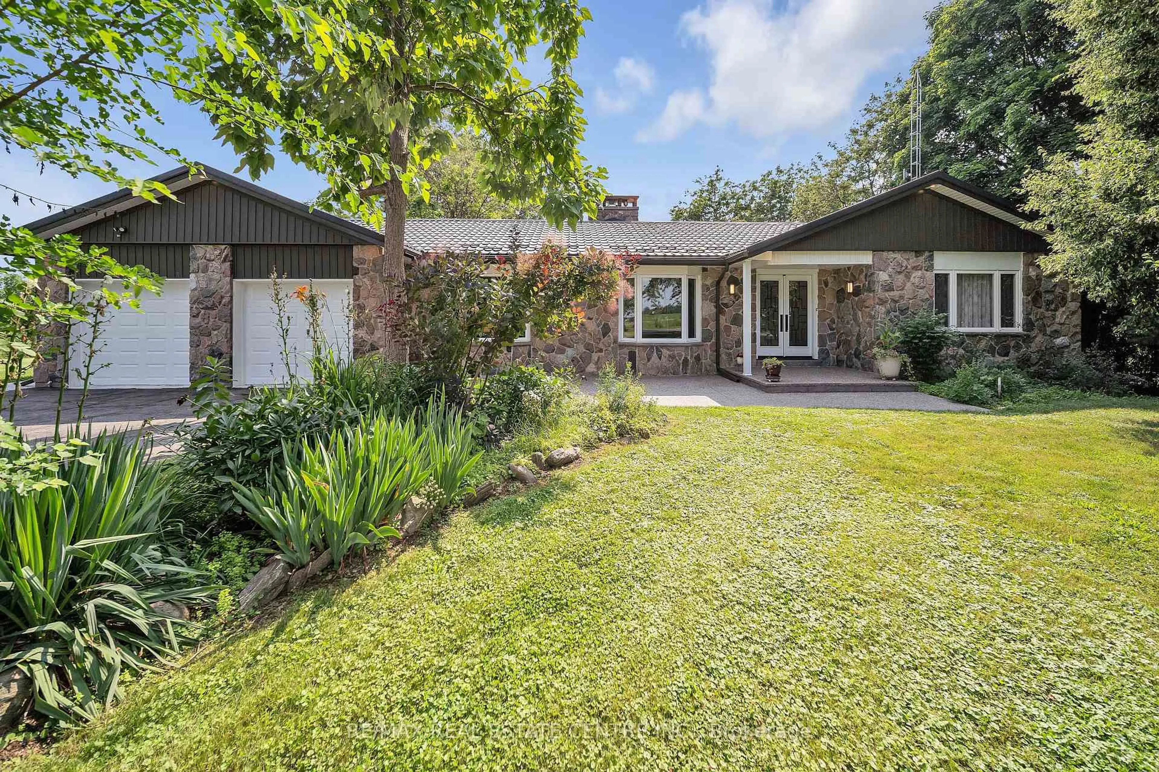 A pic from outside/outdoor area/front of a property/back of a property/a pic from drone, street for 8438 Ninth Line, Halton Hills Ontario L0P 1K0