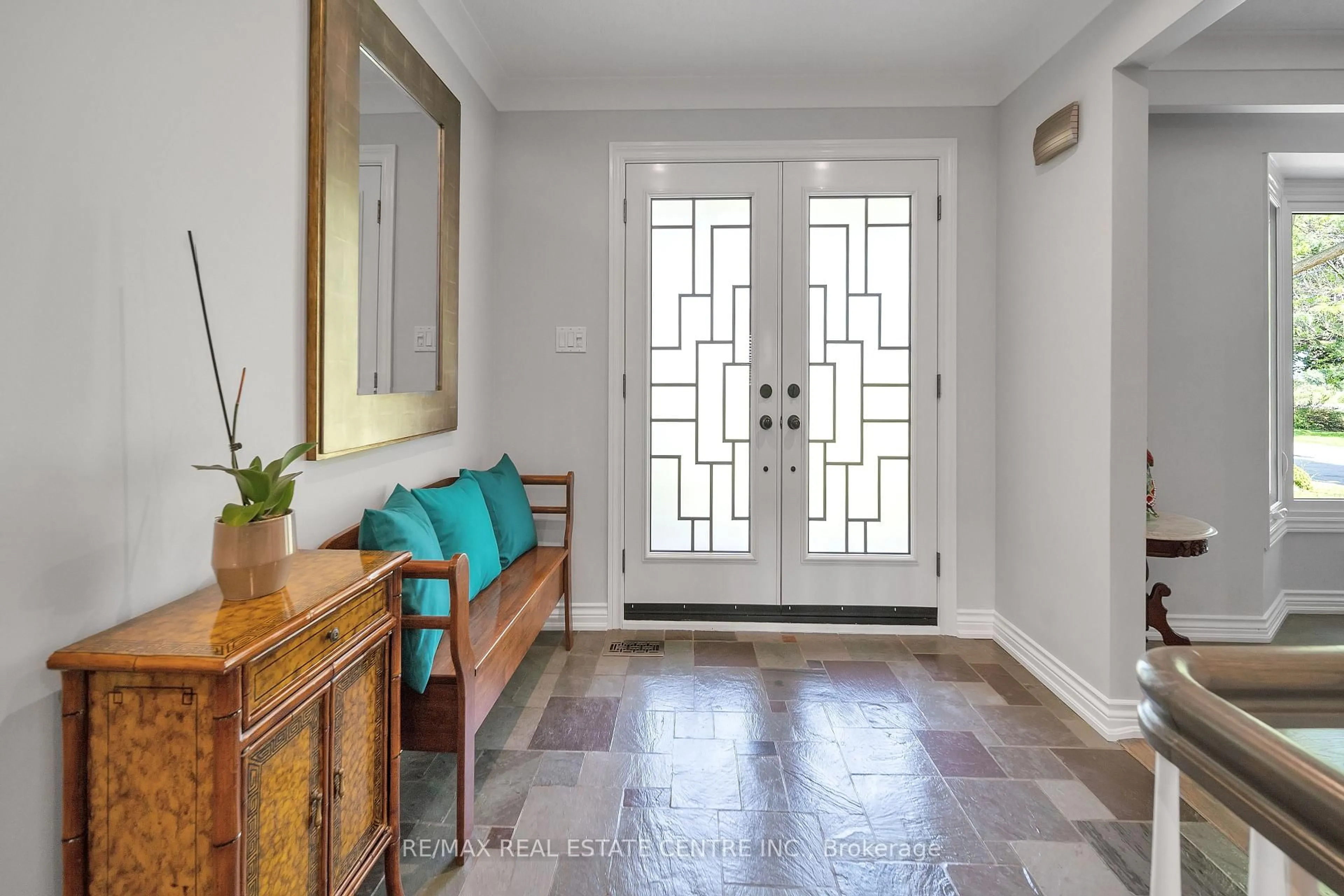 Indoor entryway for 8438 Ninth Line, Halton Hills Ontario L0P 1K0