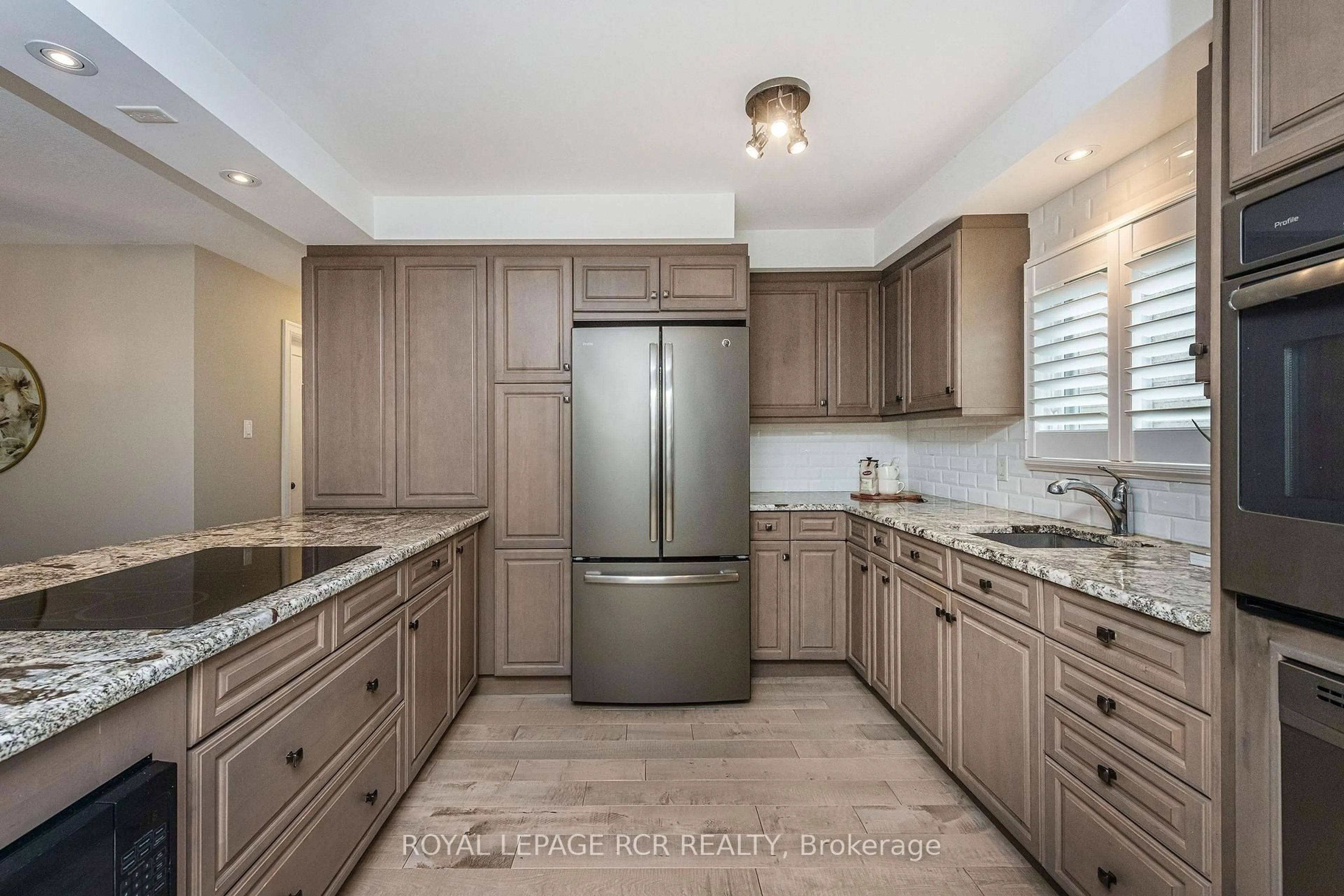 Open concept kitchen, ceramic/tile floor for 133 Goldgate Cres, Orangeville Ontario L9W 4C2