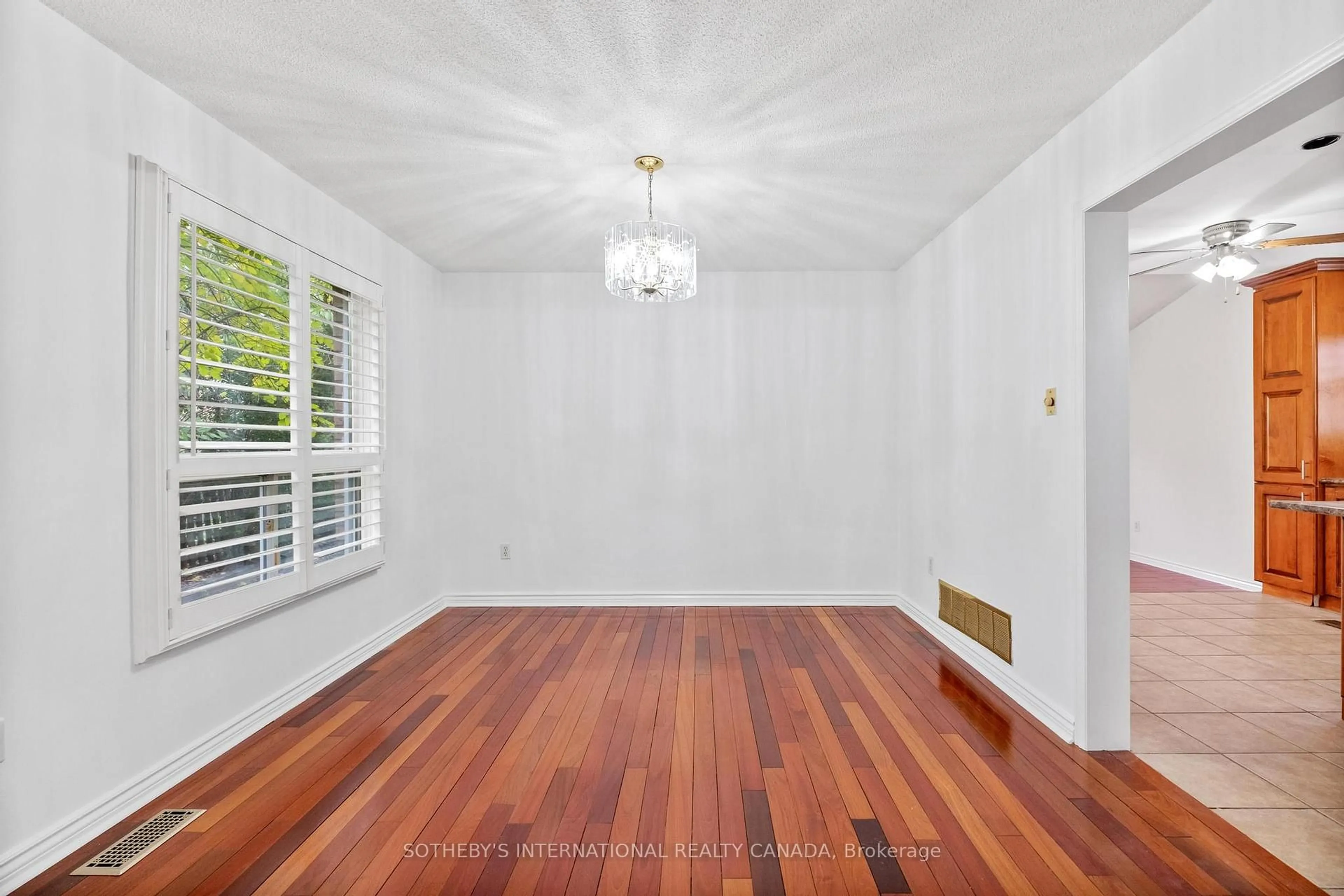 A pic of a room for 3631 Cherrington Cres, Mississauga Ontario L5L 5C6