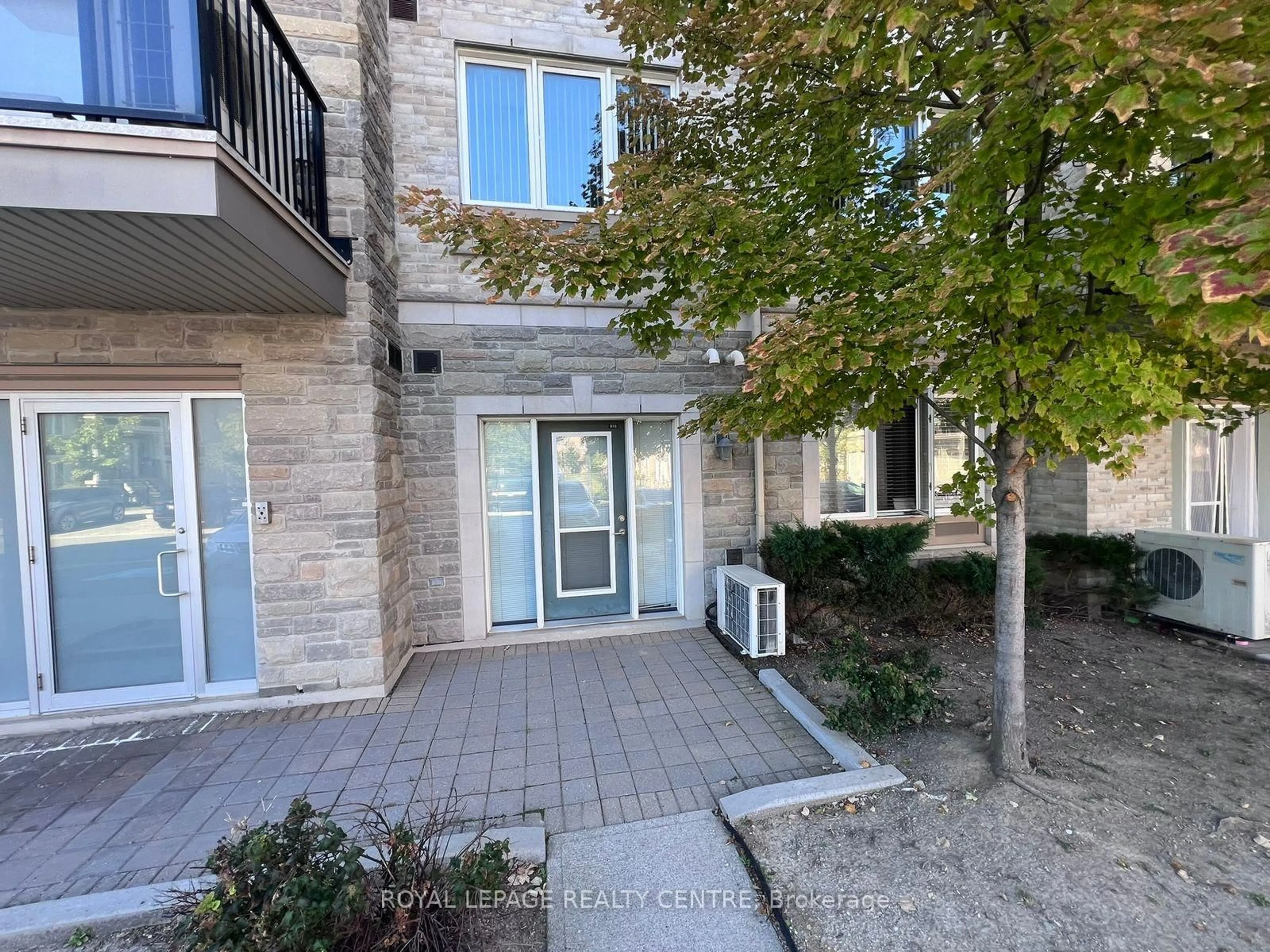 A pic from outside/outdoor area/front of a property/back of a property/a pic from drone, street for 3055 Thomas St #113, Mississauga Ontario L5M 0M4