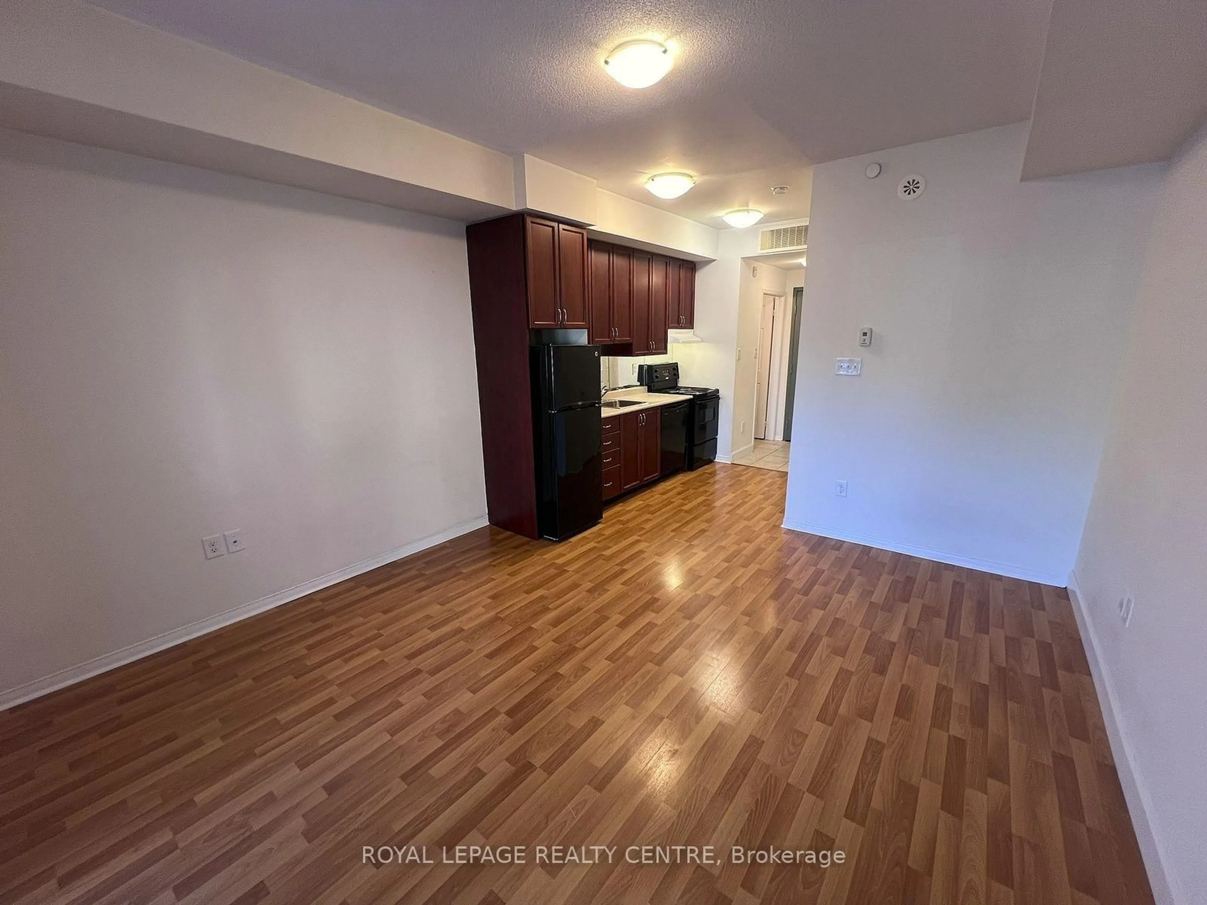 A pic of a room for 3055 Thomas St #113, Mississauga Ontario L5M 0M4