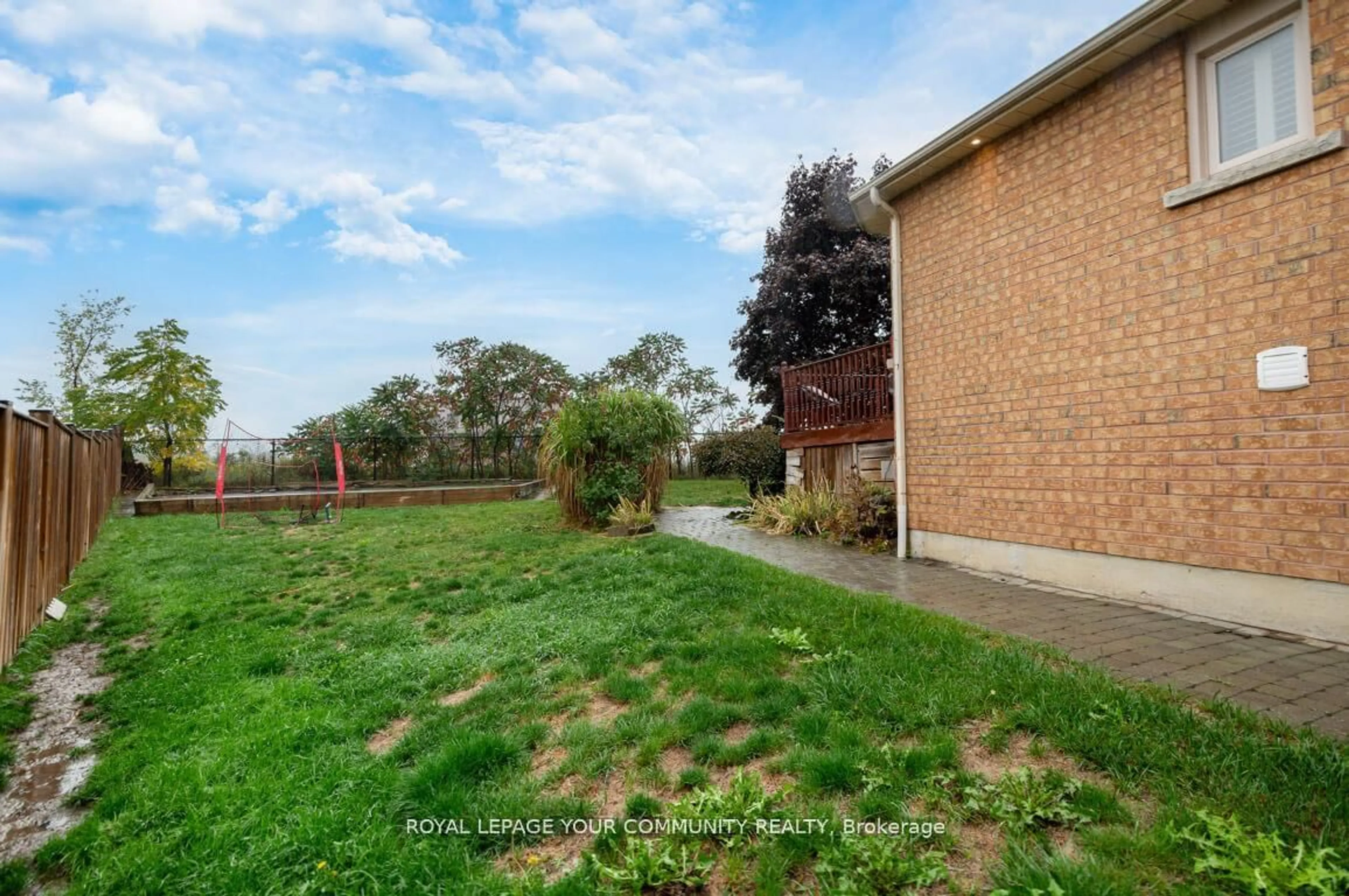 A pic from outside/outdoor area/front of a property/back of a property/a pic from drone, unknown for 63 Rolling Hills Lane, Caledon Ontario L7E 1T8