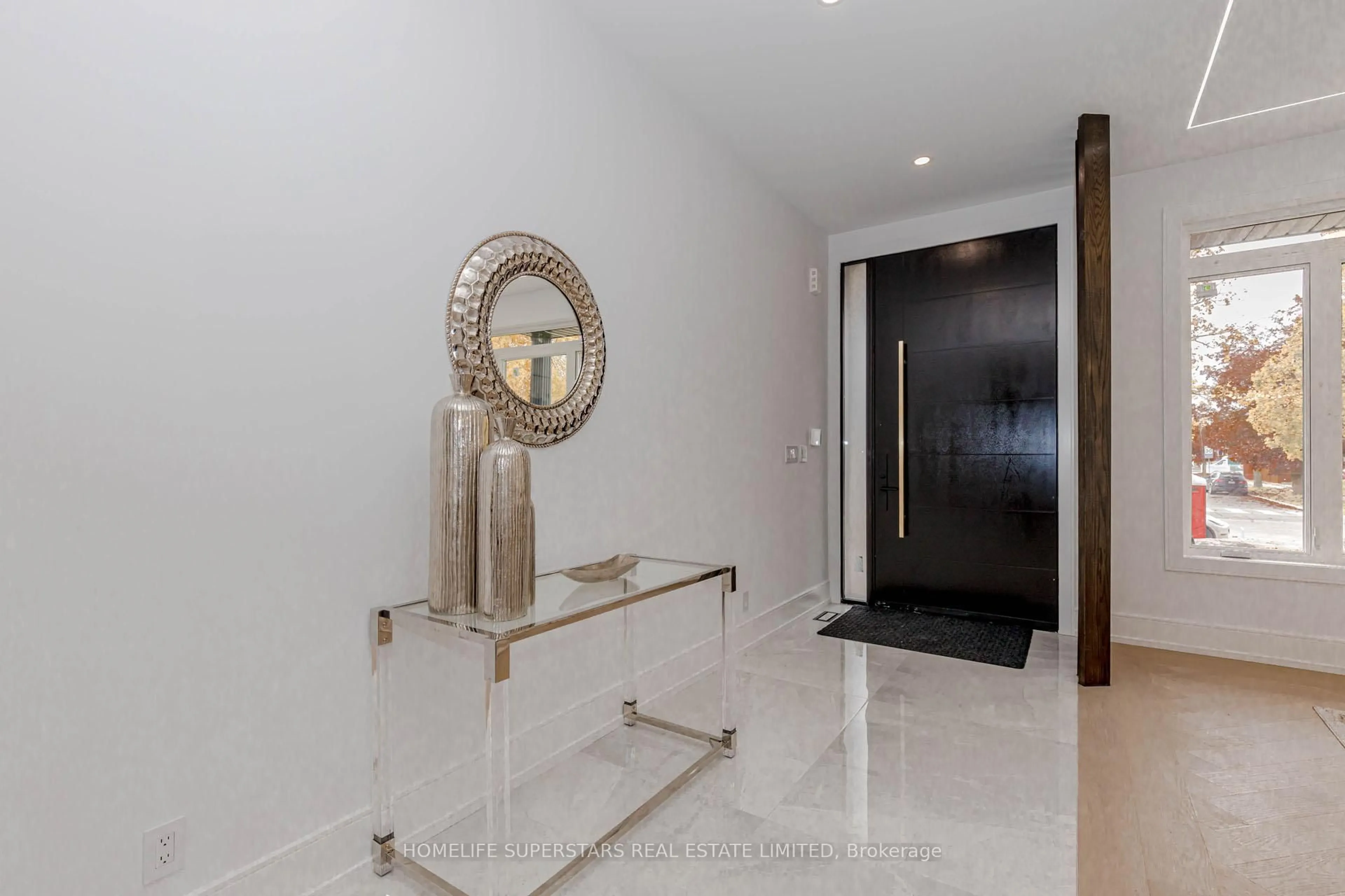 Indoor foyer for 75 Silverstone Dr, Toronto Ontario M9V 3G4
