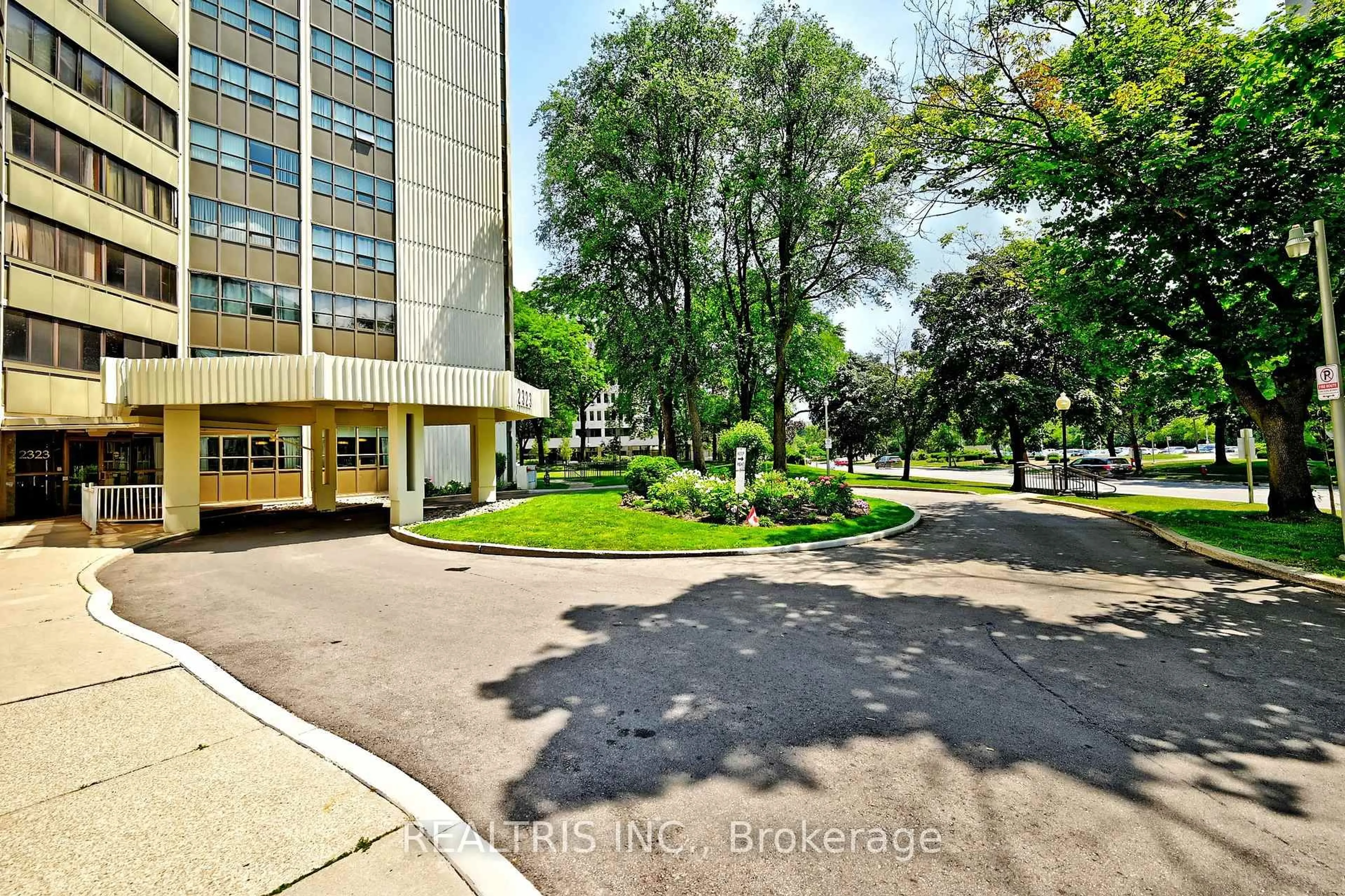 Unknown for 2323 Confederation Pkwy #807, Mississauga Ontario L5B 1R6