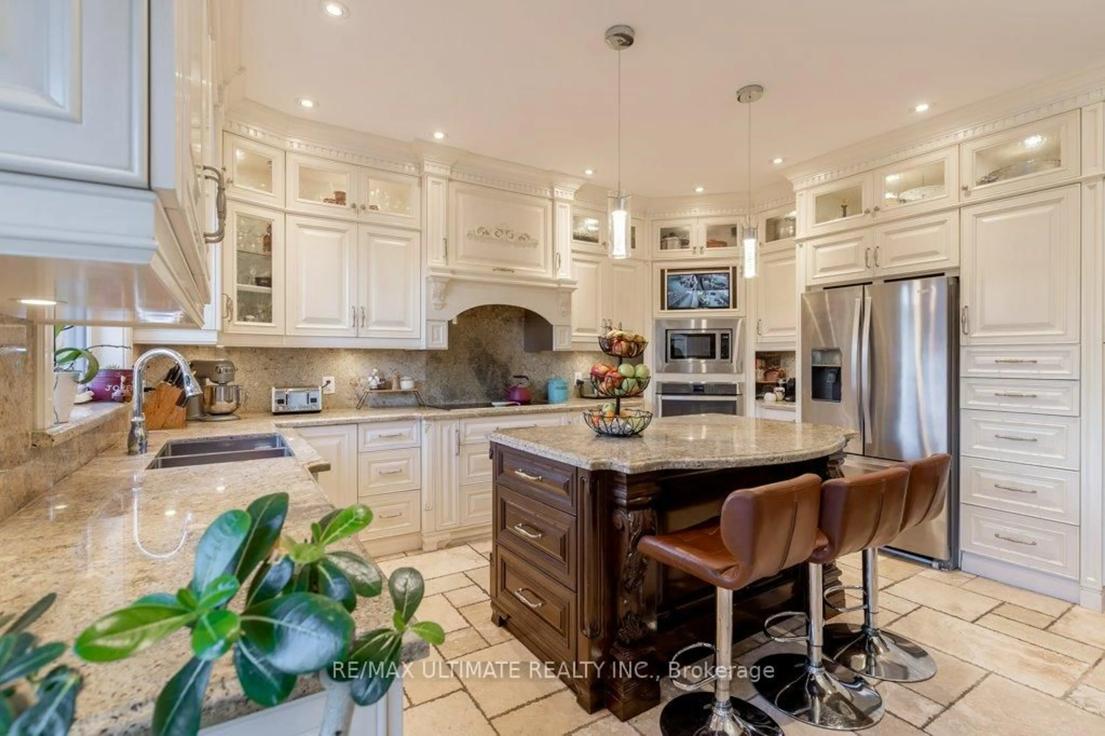 Open concept kitchen, ceramic/tile floor for 21 Thornton Ave, Toronto Ontario M6E 2E3