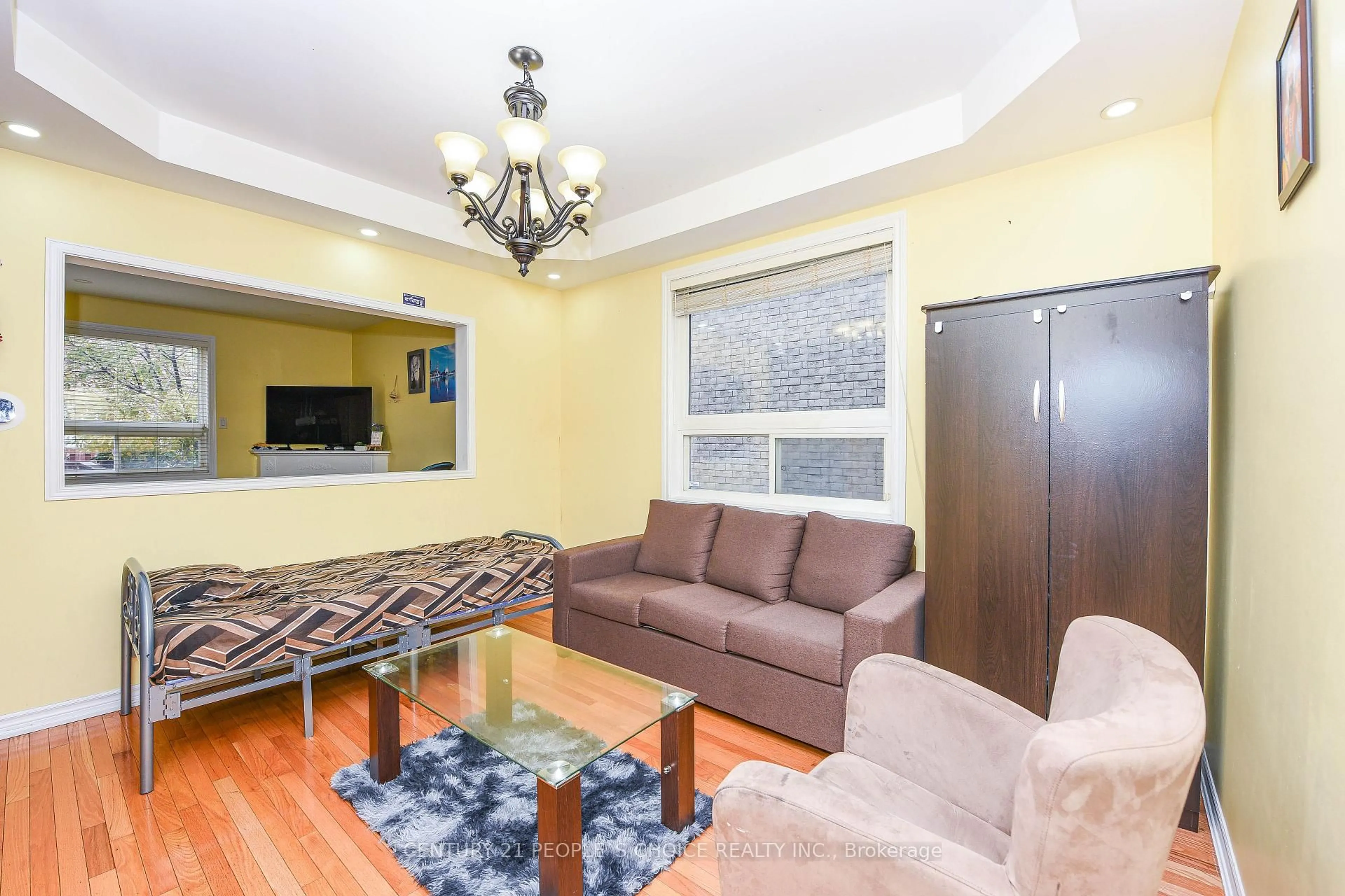 Living room with furniture, wood/laminate floor for 50 Severin St, Brampton Ontario L6R 0P3