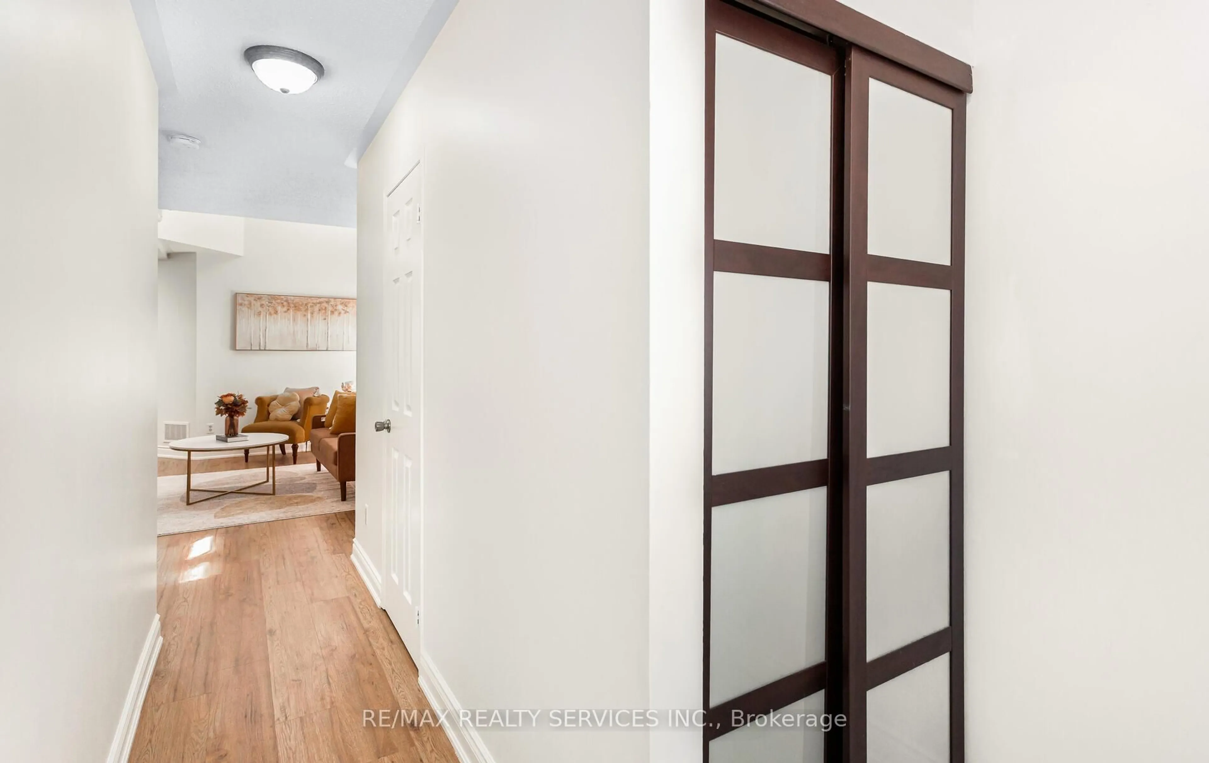 Indoor entryway for 3912 Zenith Crt, Mississauga Ontario L5N 7H7