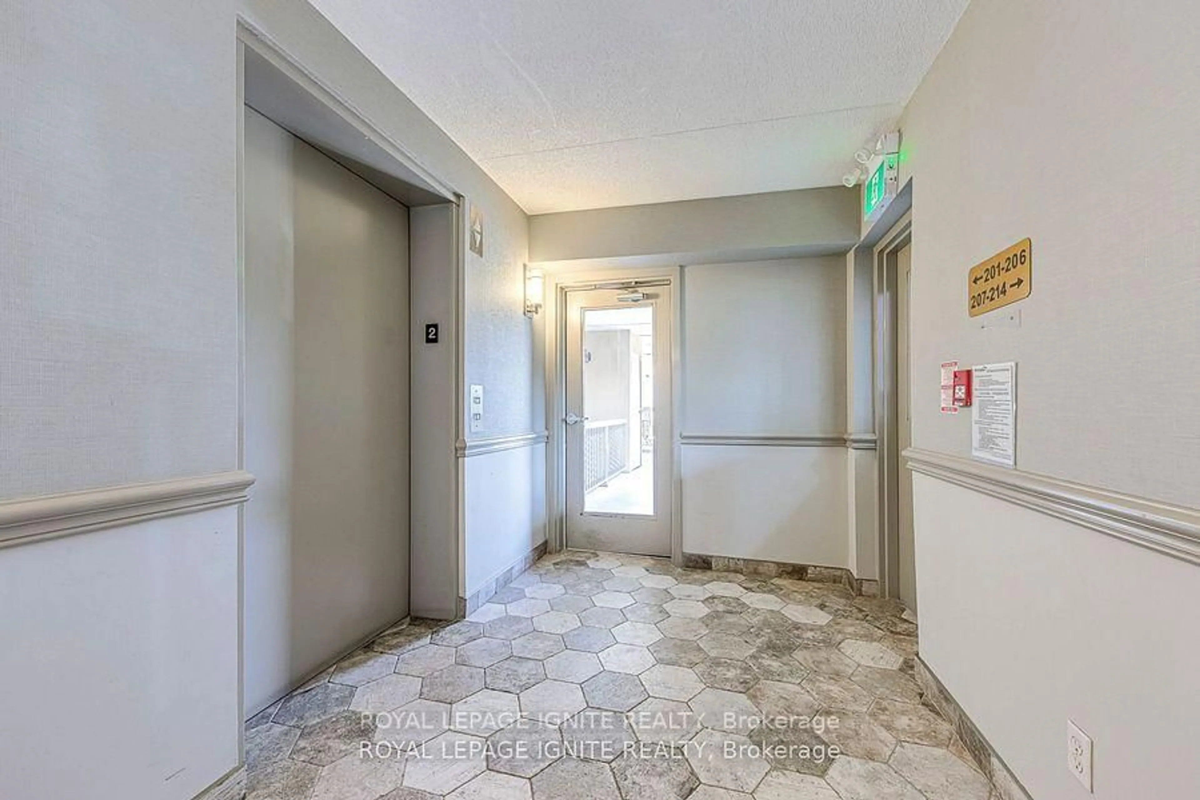 Indoor foyer for 1820 Walkers Line #211, Burlington Ontario L7M 4V4