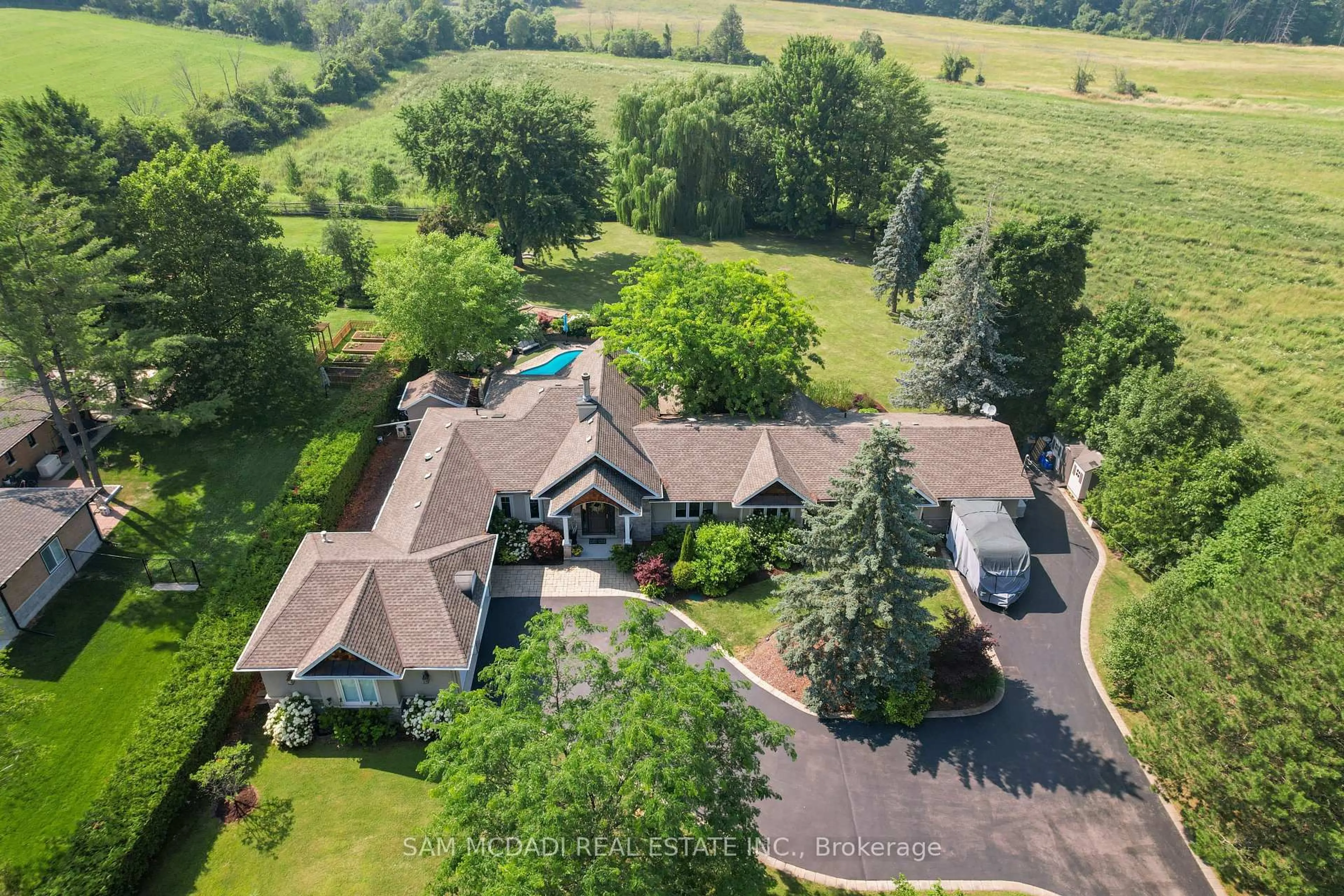 A pic from outside/outdoor area/front of a property/back of a property/a pic from drone, mountain view for 2577 No 8 Sdrd, Burlington Ontario L7P 0E5