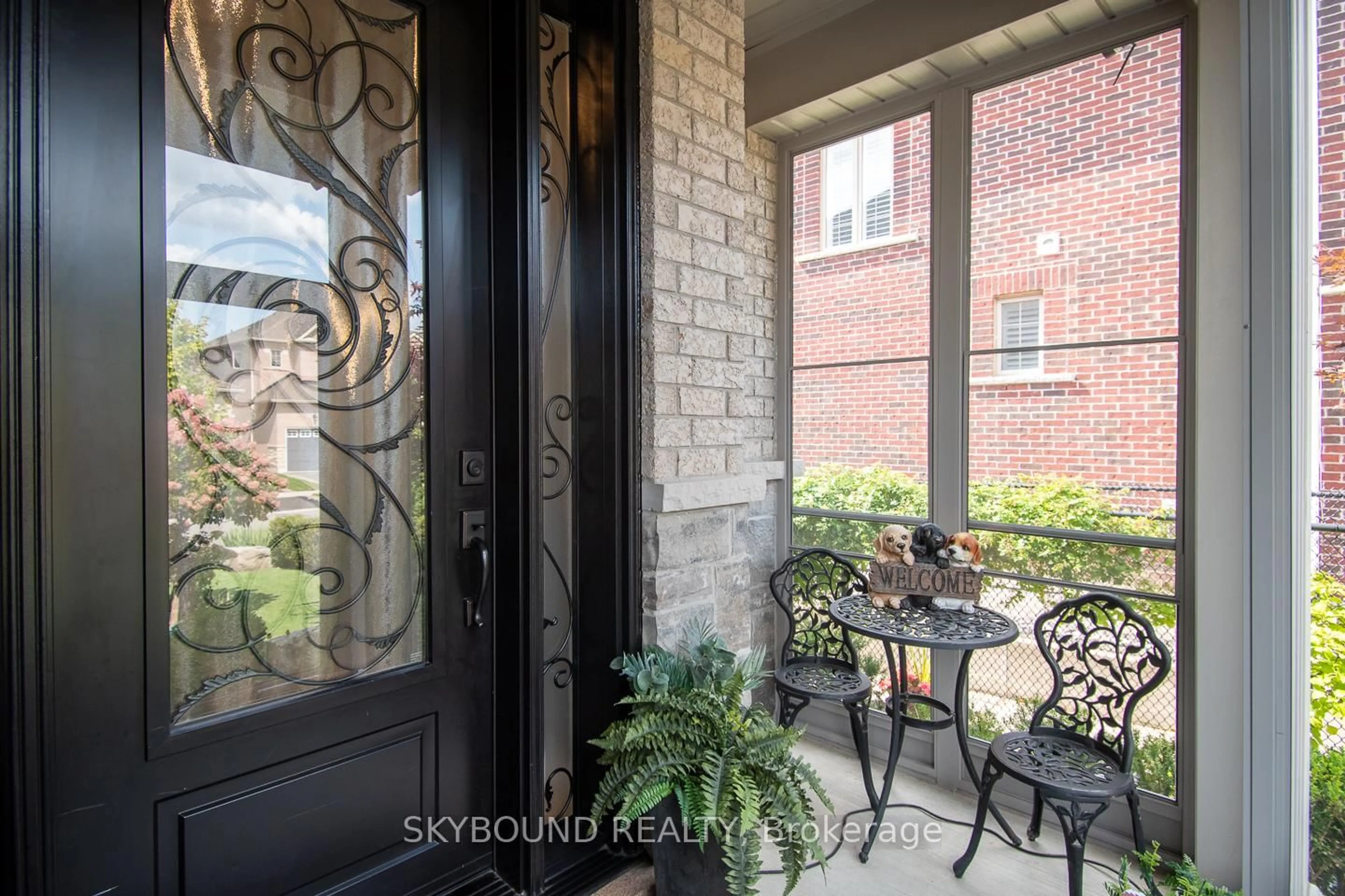 Patio, street for 38 Silver Pond Dr, Halton Hills Ontario L7G 0G6